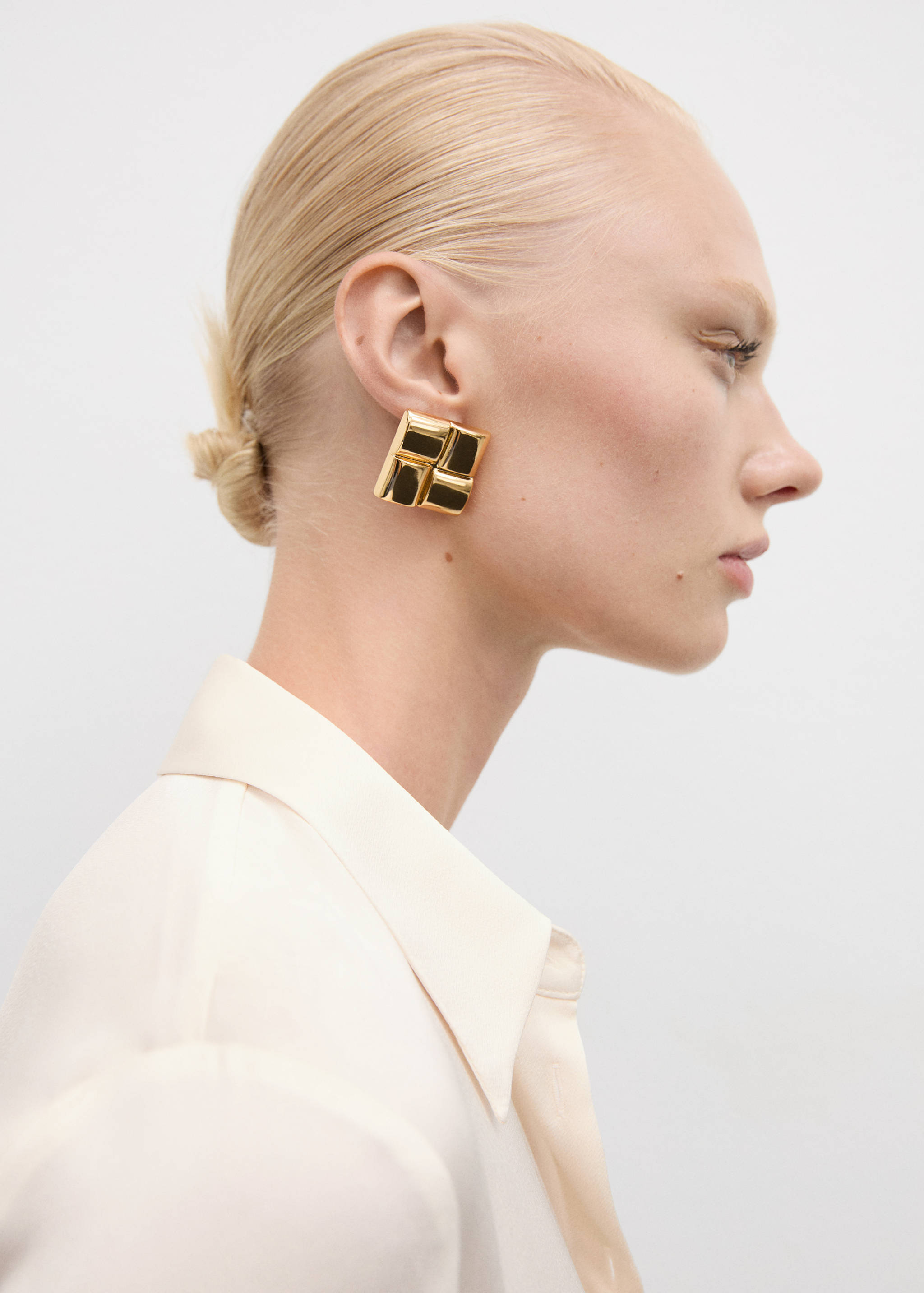 Satin finish flowy shirt - Details of the article 1