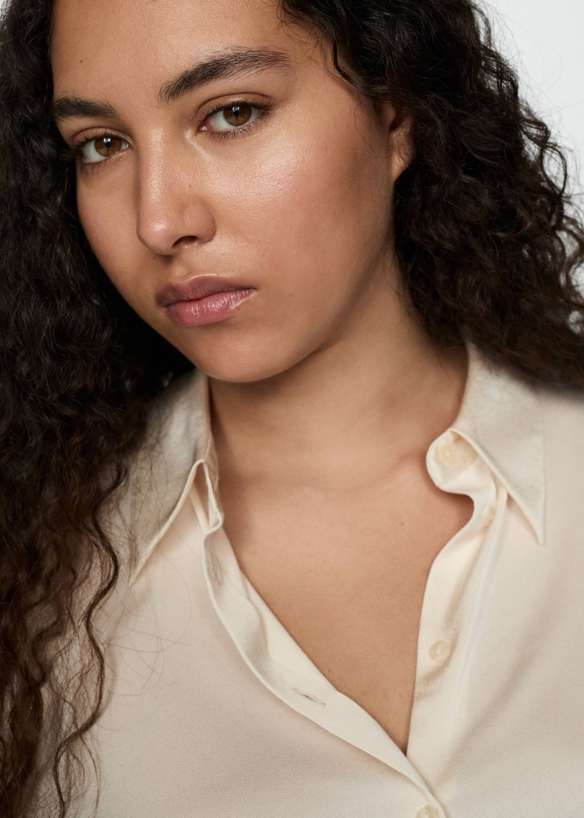 Satin finish flowy shirt - Details of the article 4