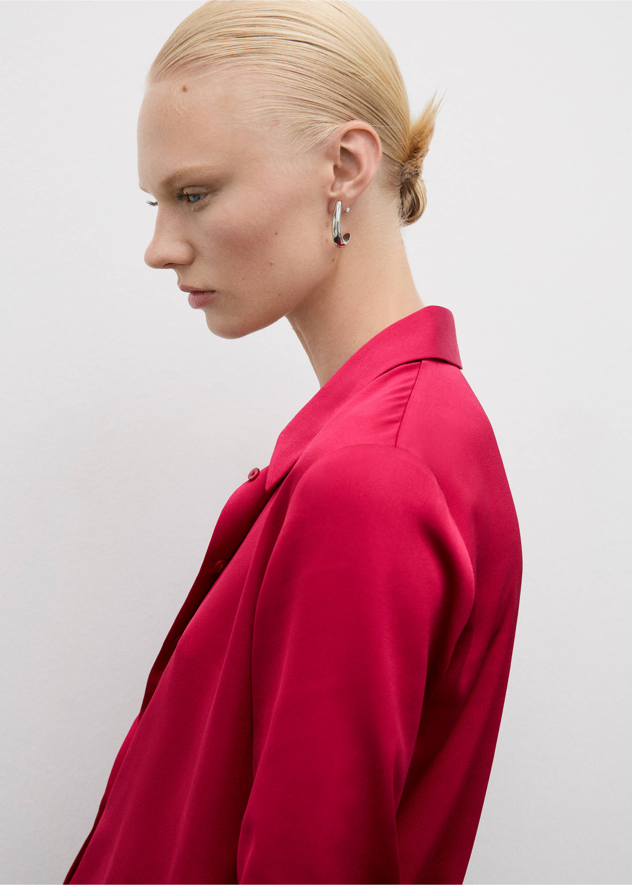Satin finish flowy shirt - Details of the article 1, Fuchsia. Ref: 77014032-00.