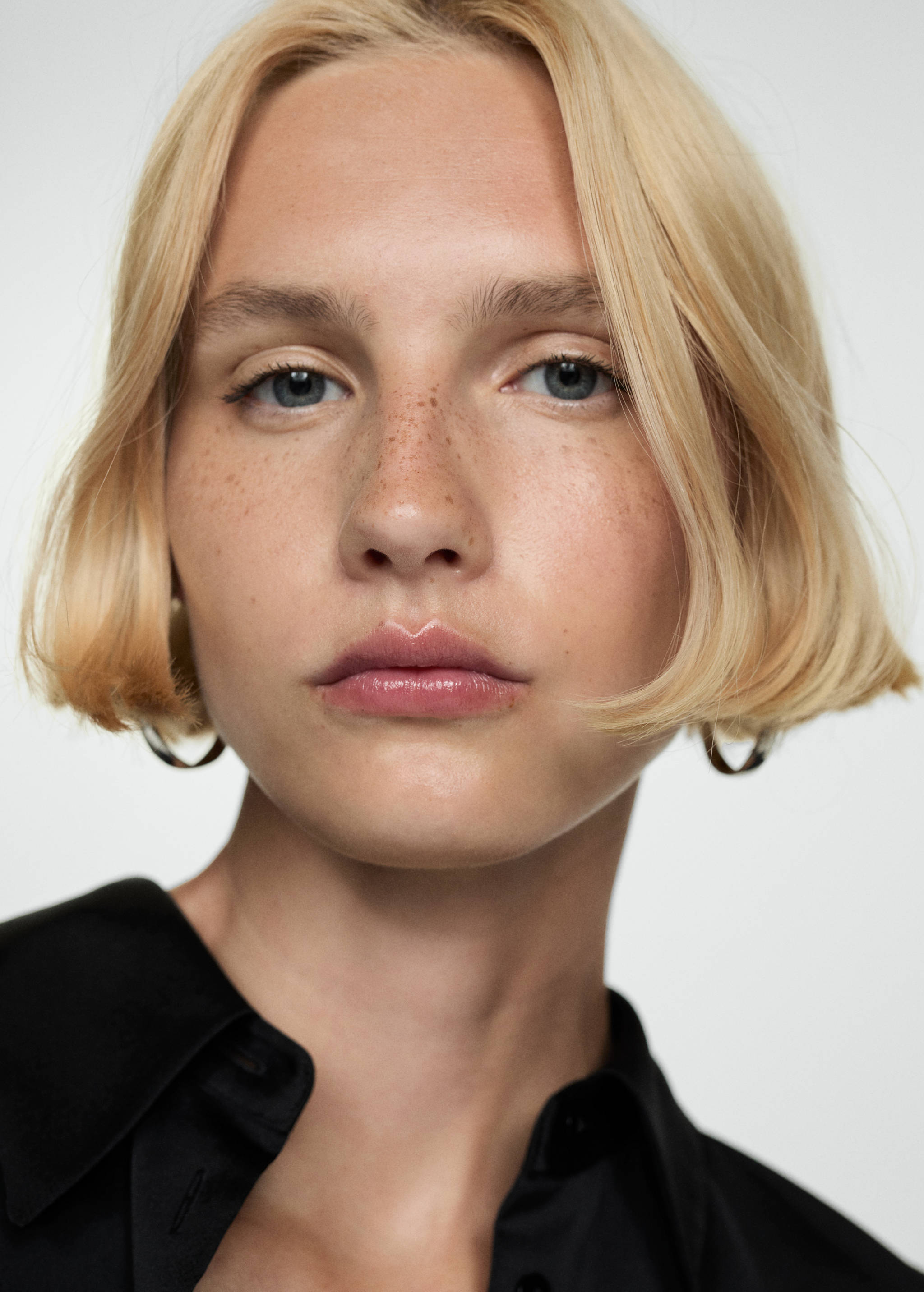 Satin finish flowy shirt - Details of the article 1