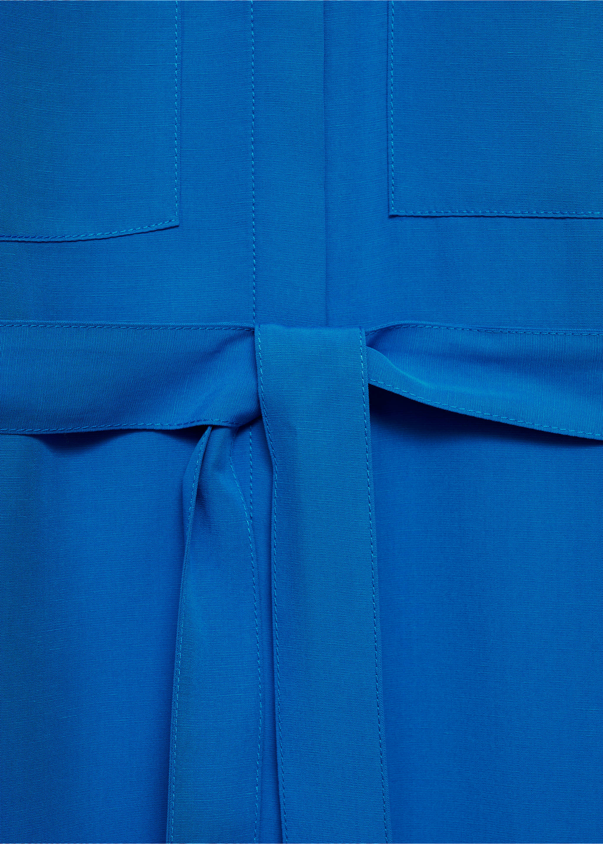 Hemdblusenkleid aus Lyocell mit Schleife - Detail des Artikels 8, Blau. Ref: 77014037-00.