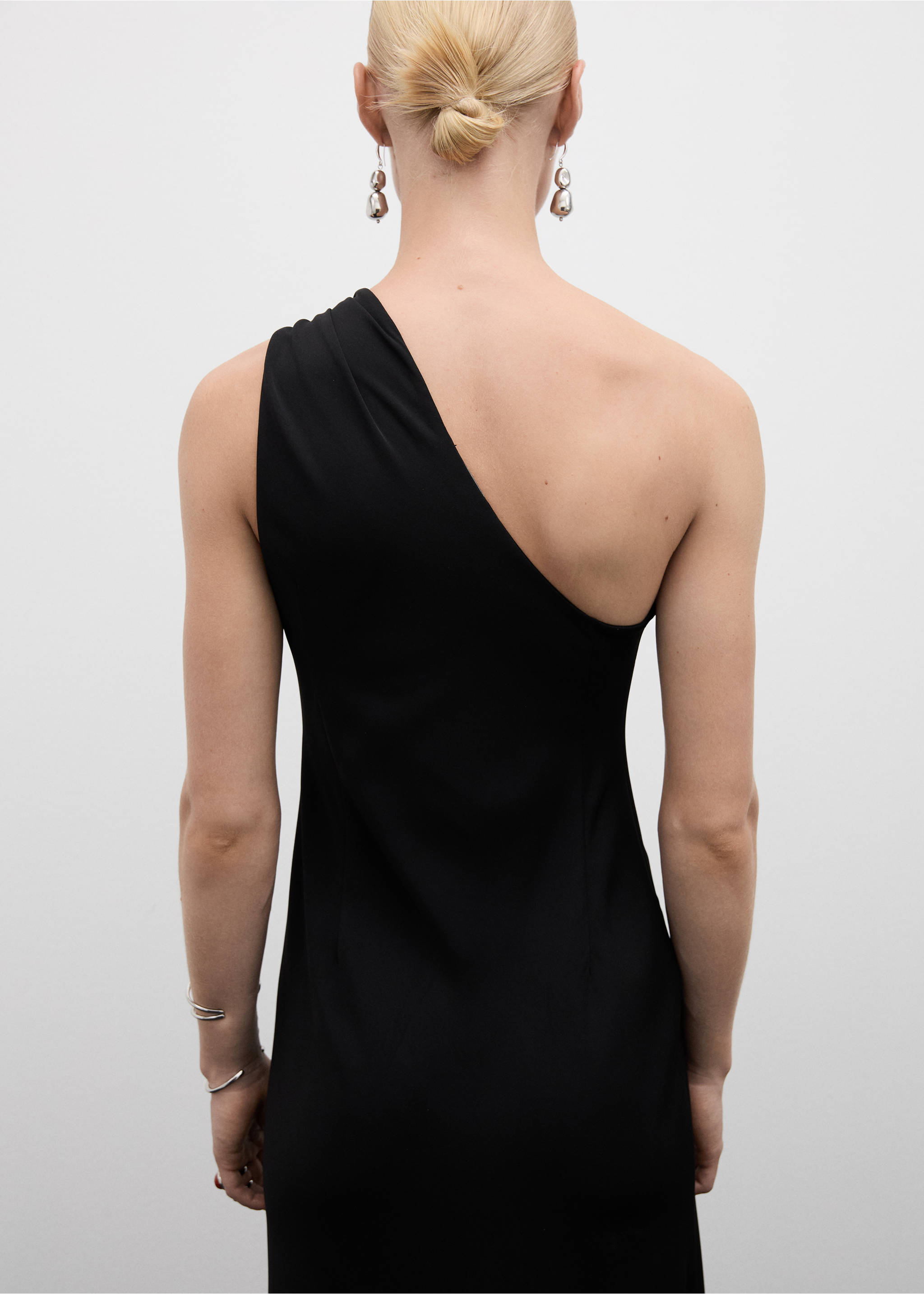 Asymmetric dress with draped details - Details of the article 2, Black. Ref: 77014039-00.