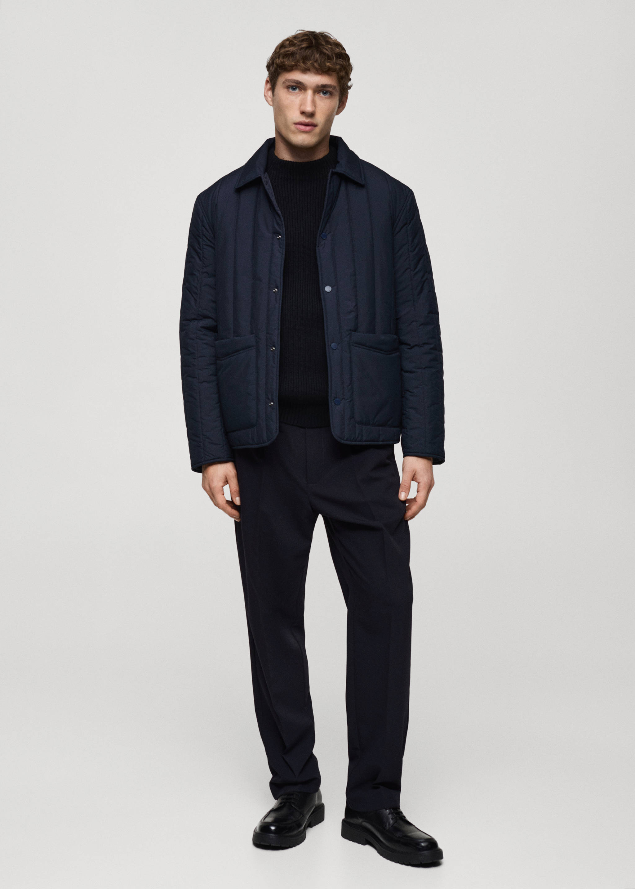 Fließende Regular Fit-Bundfaltenhose - Allgemeine Ansicht