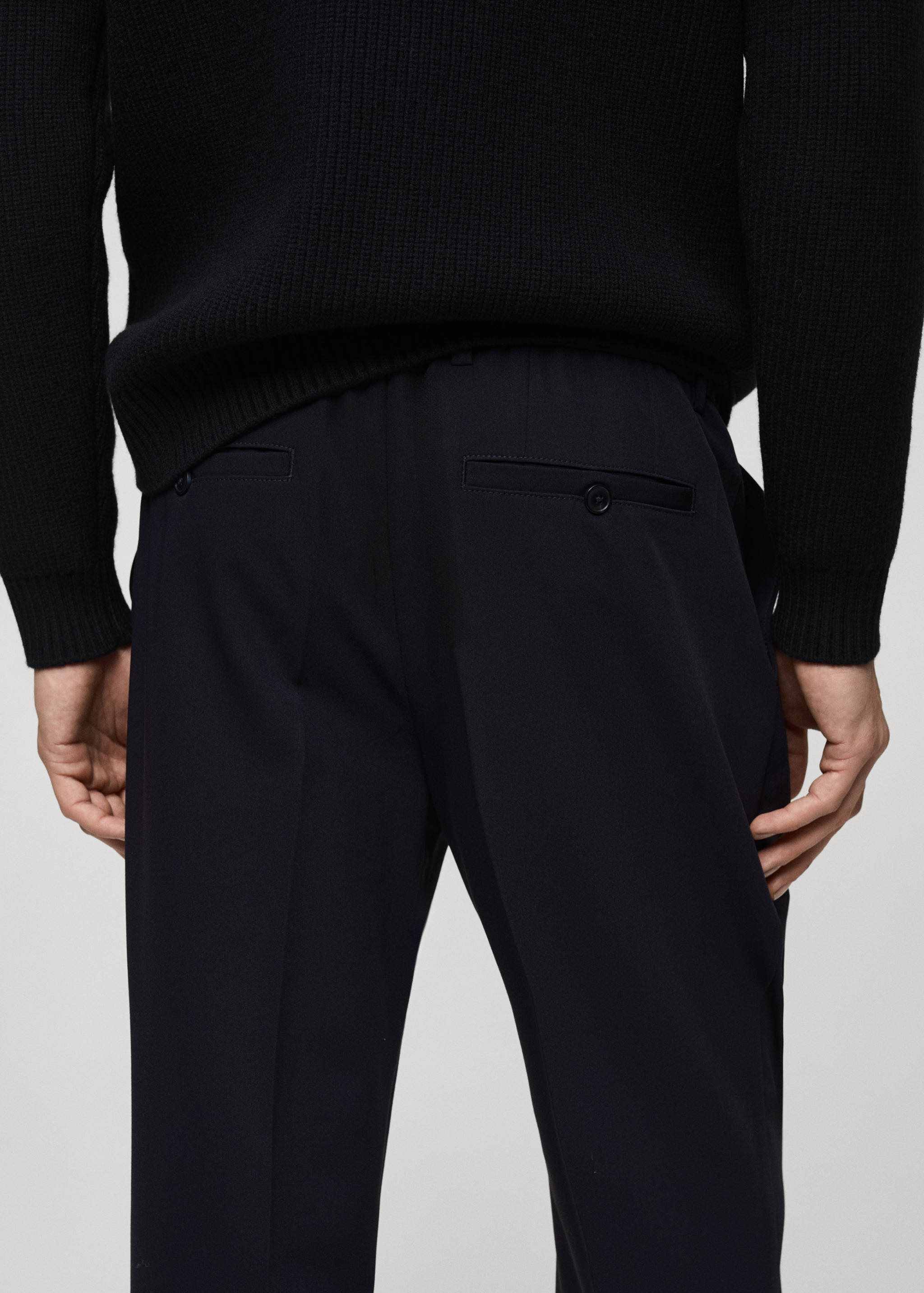 Fließende Regular Fit-Bundfaltenhose - Detail des Artikels 6