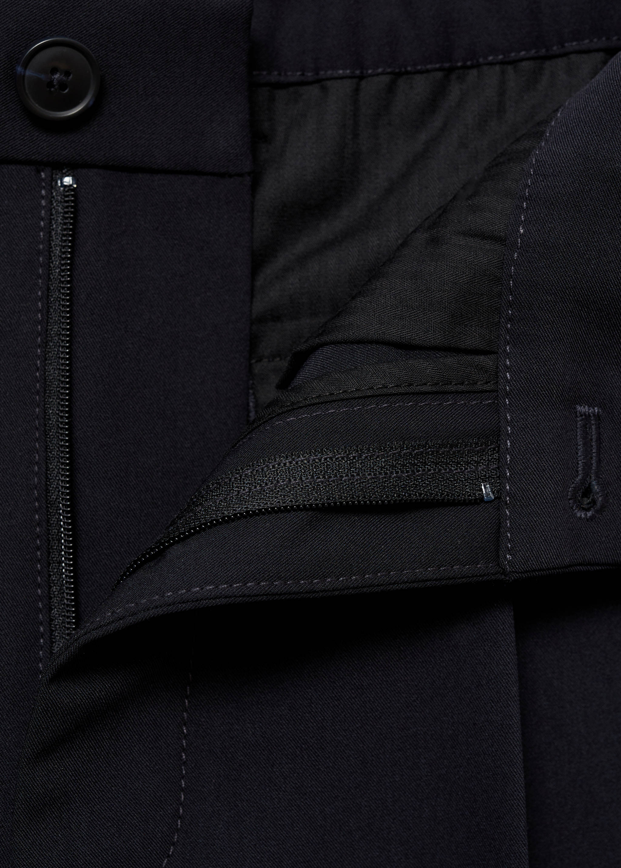 Fließende Regular Fit-Bundfaltenhose - Detail des Artikels 8