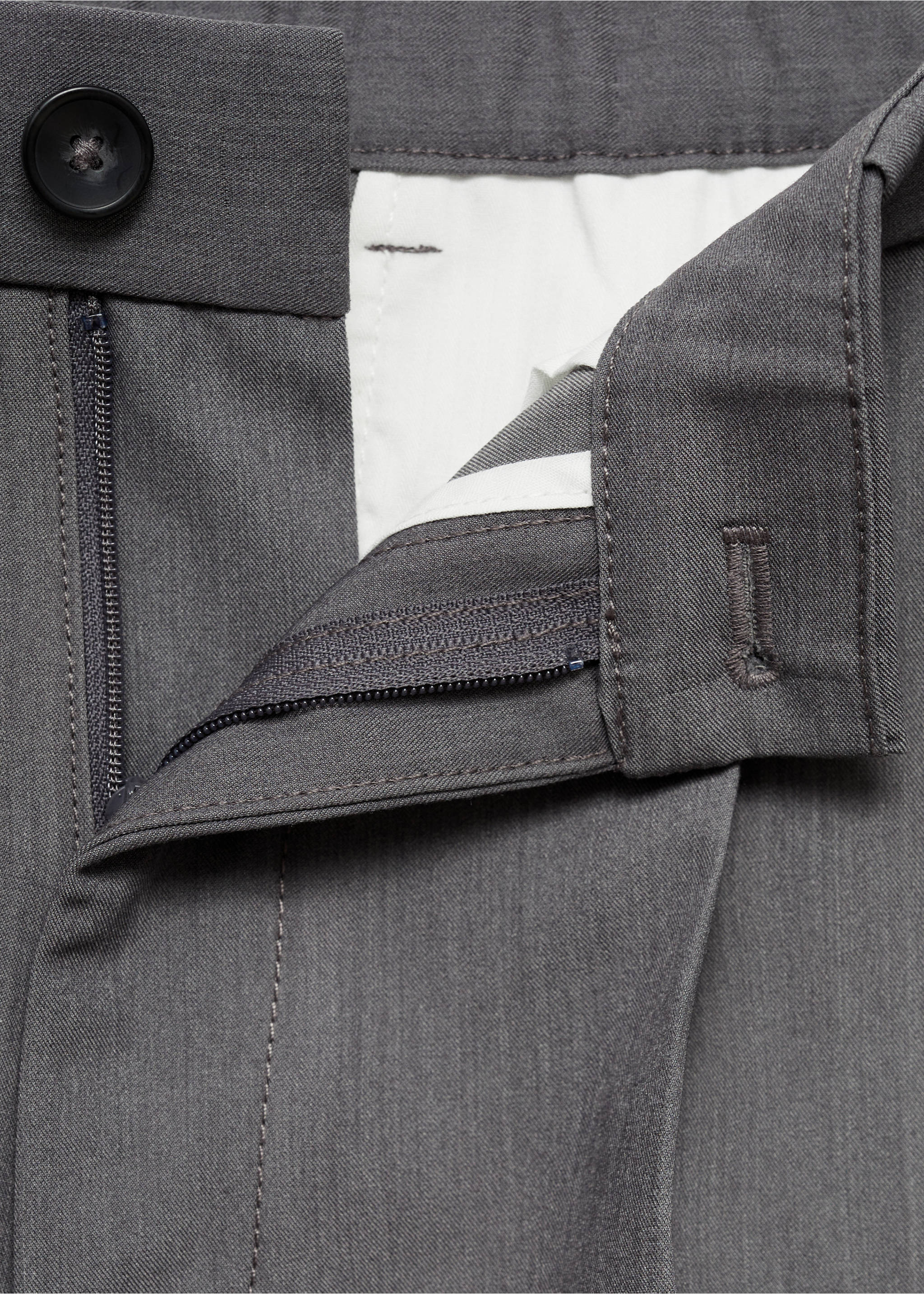 Fließende Regular Fit-Bundfaltenhose - Detail des Artikels 8, Grau. Ref: 77014437-00.