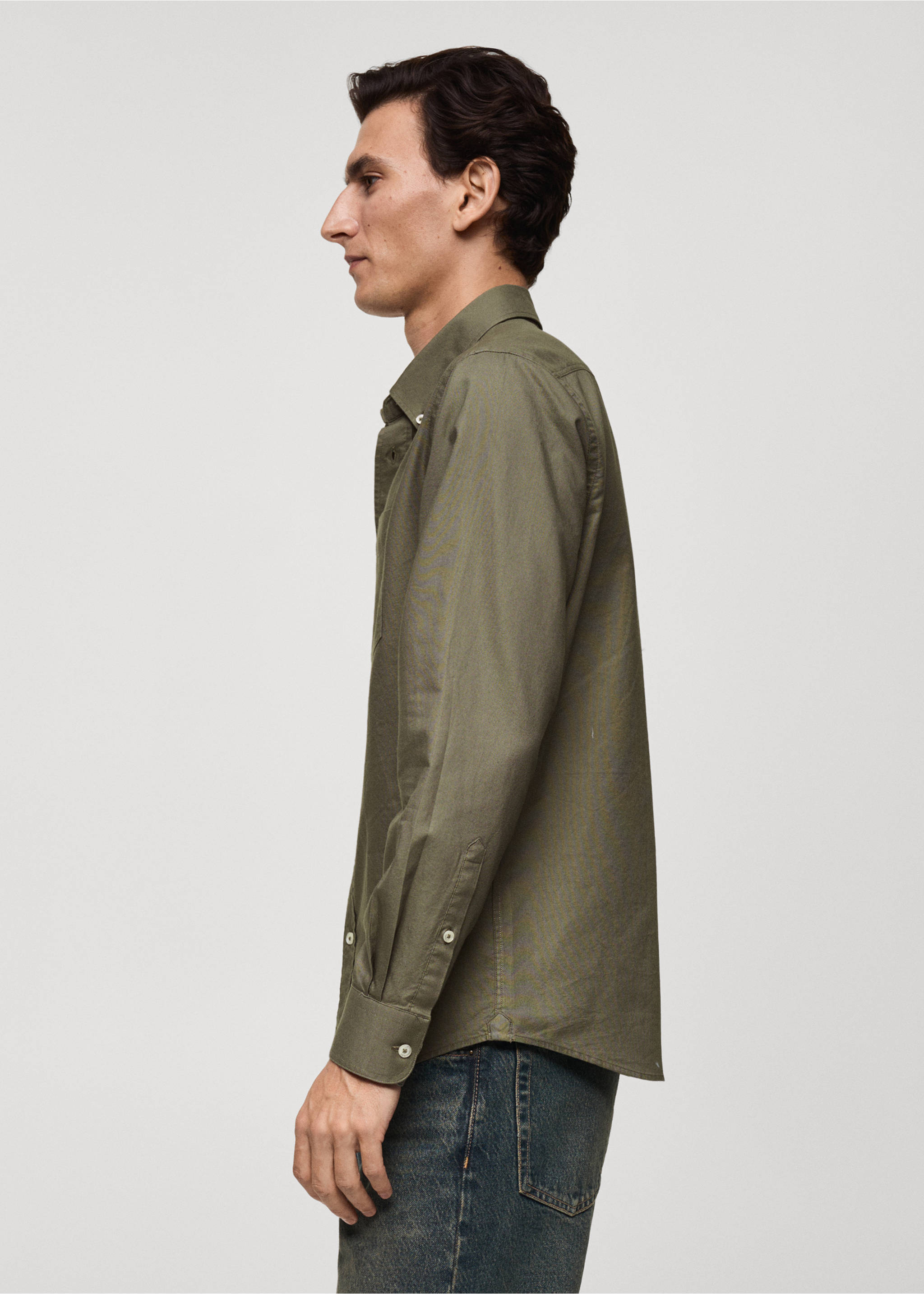 Regular Fit-Hemd aus Oxfordgewebe - Detail des Artikels 2, Khaki. Ref: 77014442-00.