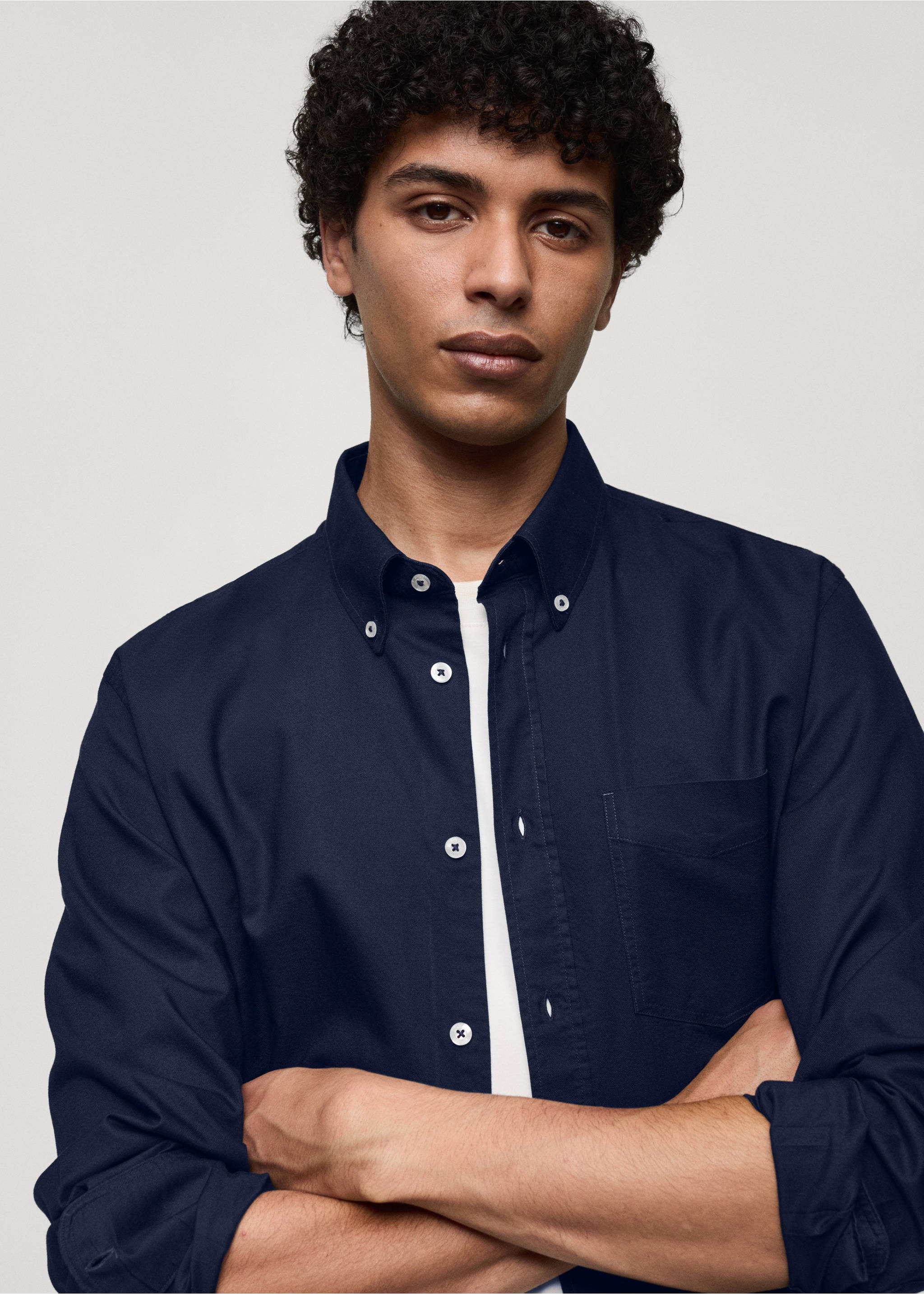 Chemise regular fit coton Oxford - Détail de l'article 1, Bleu marine foncé. Ref: 77014442-00.