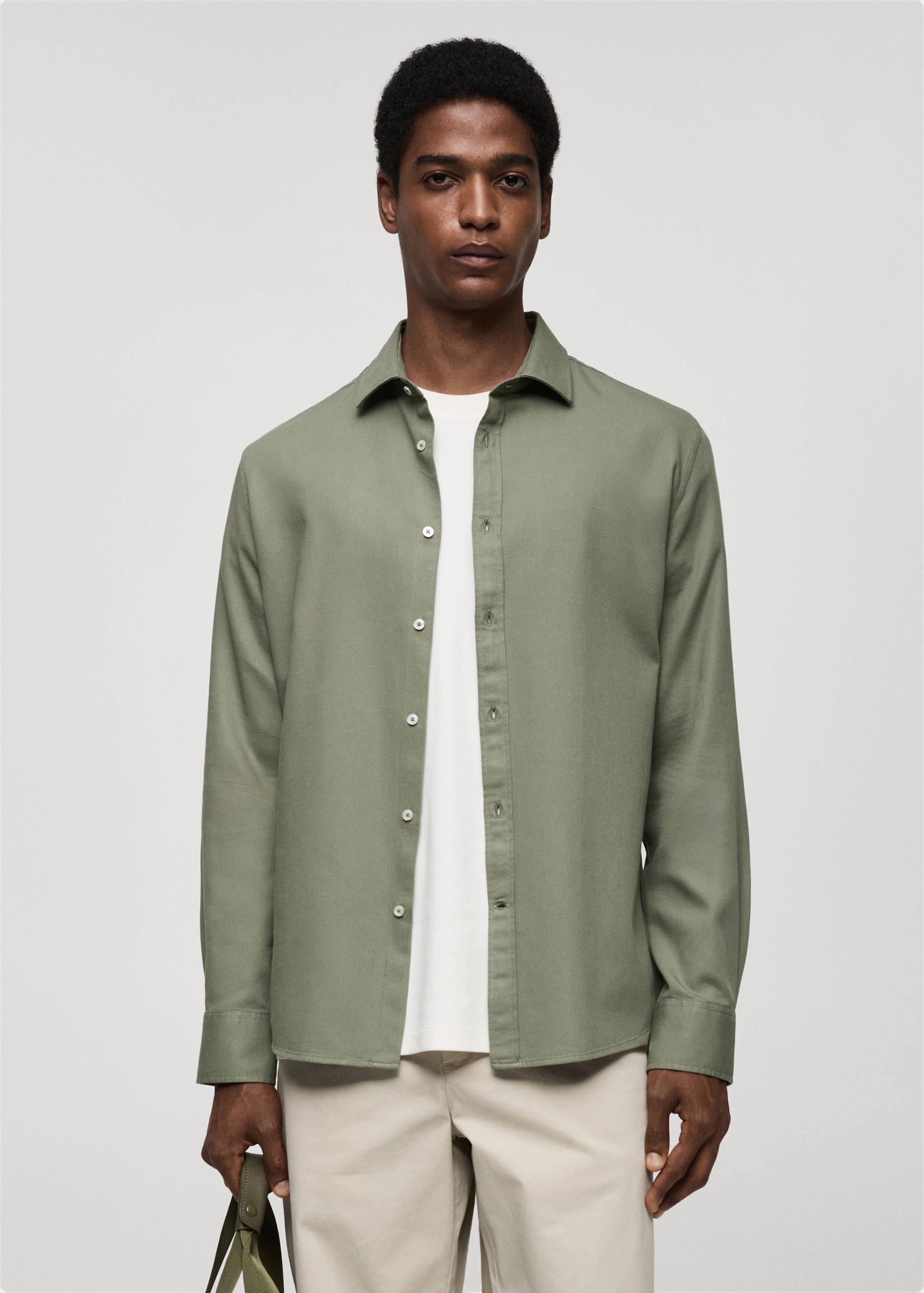 Strukturiertes Regular Fit-Hemd aus 100 % Baumwolle - Mittlere Ansicht