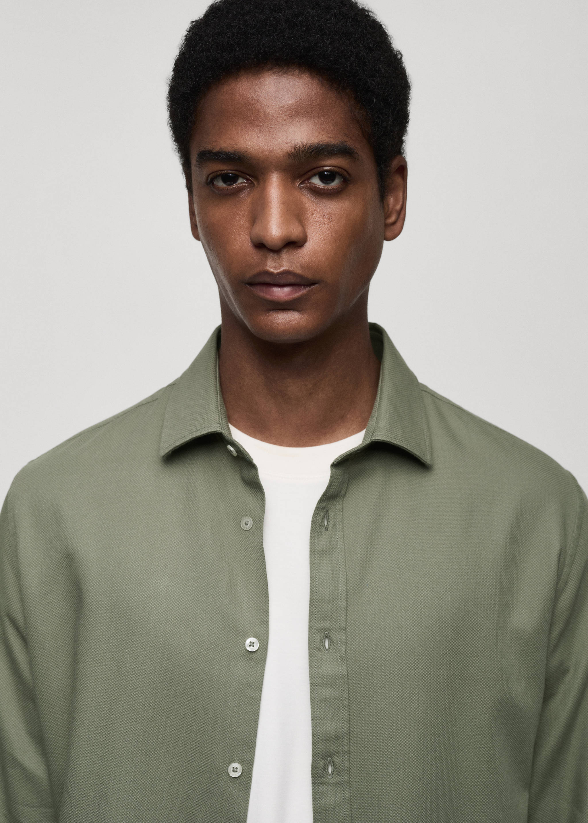 Strukturiertes Regular Fit-Hemd aus 100 % Baumwolle - Detail des Artikels 1