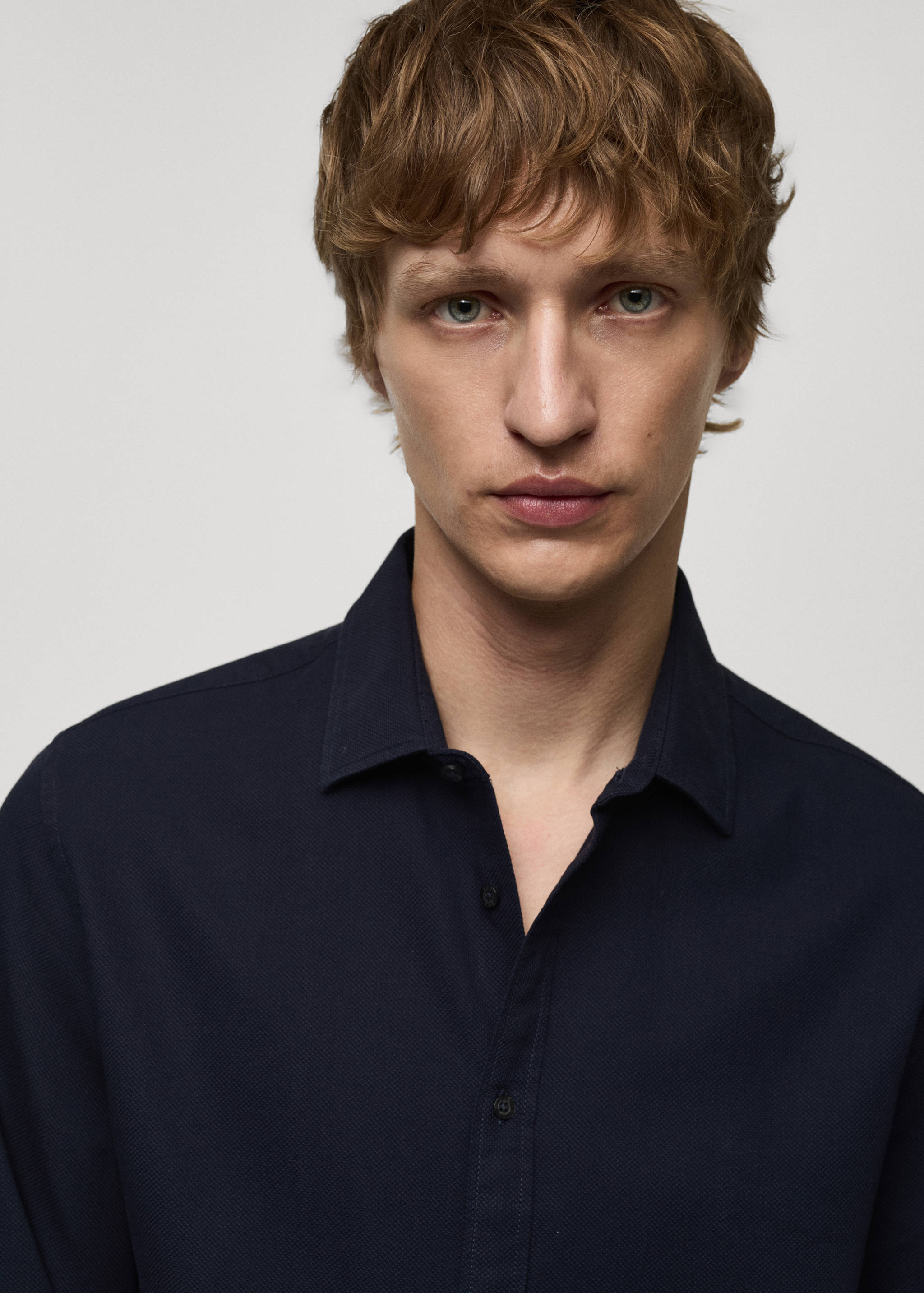 Strukturiertes Regular Fit-Hemd aus 100 % Baumwolle - Detail des Artikels 1