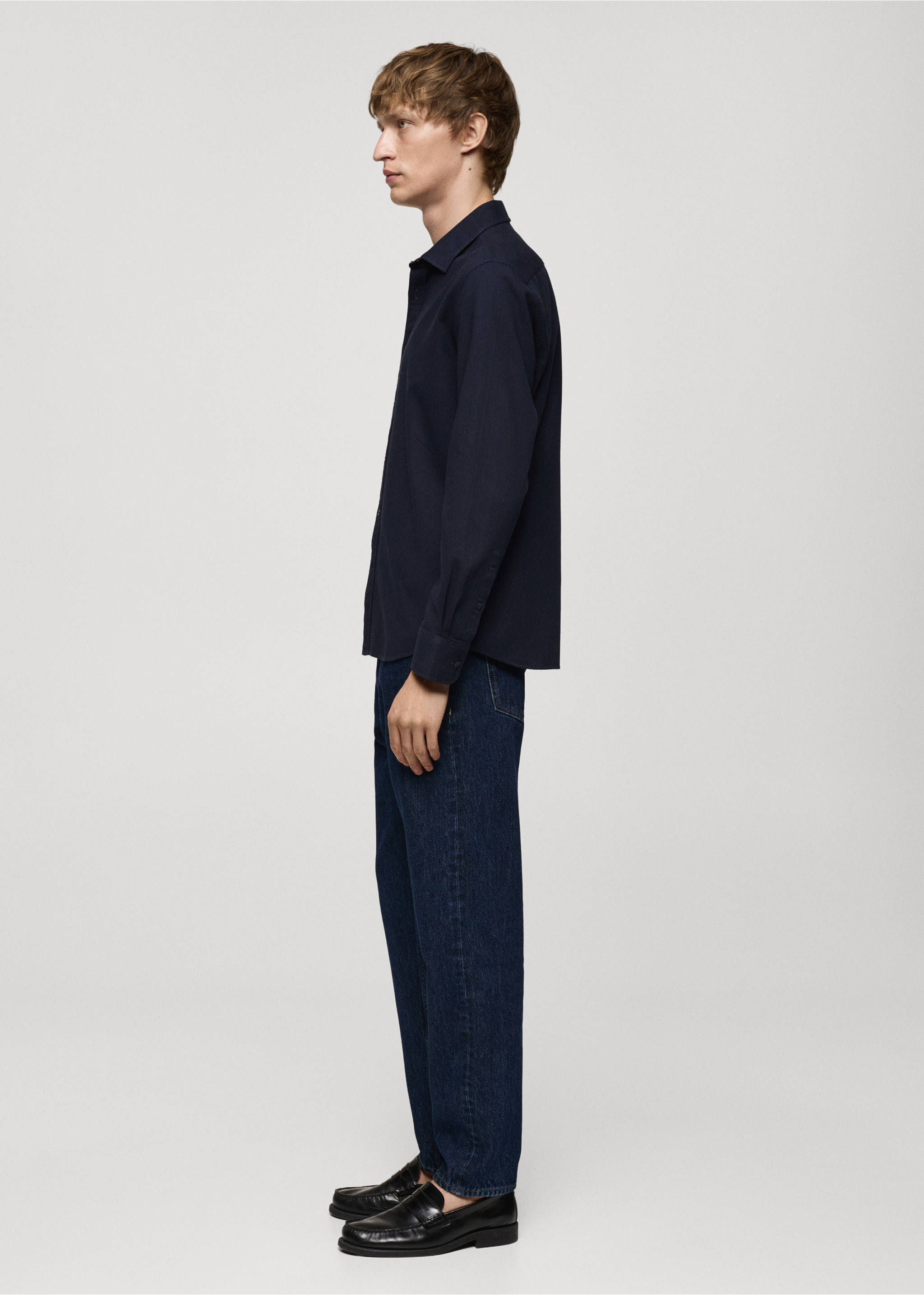 Strukturiertes Regular Fit-Hemd aus 100 % Baumwolle - Detail des Artikels 2, Dunkles Marineblau. Ref: 77014443-00.