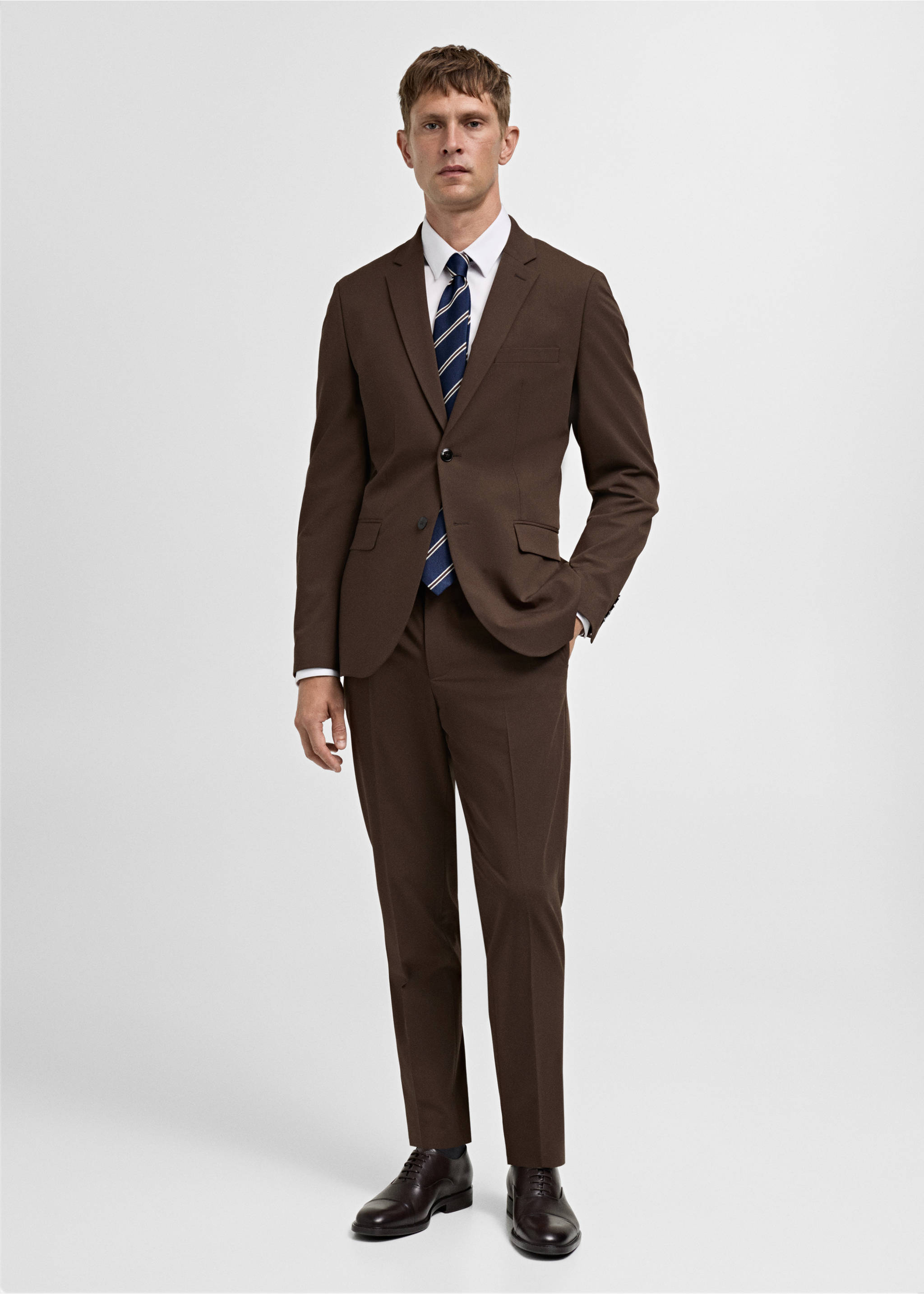 Super Slim Fit-Anzughose aus Stretchstoff - Allgemeine Ansicht, Tobacco-Braun. Ref: 77014444-00.