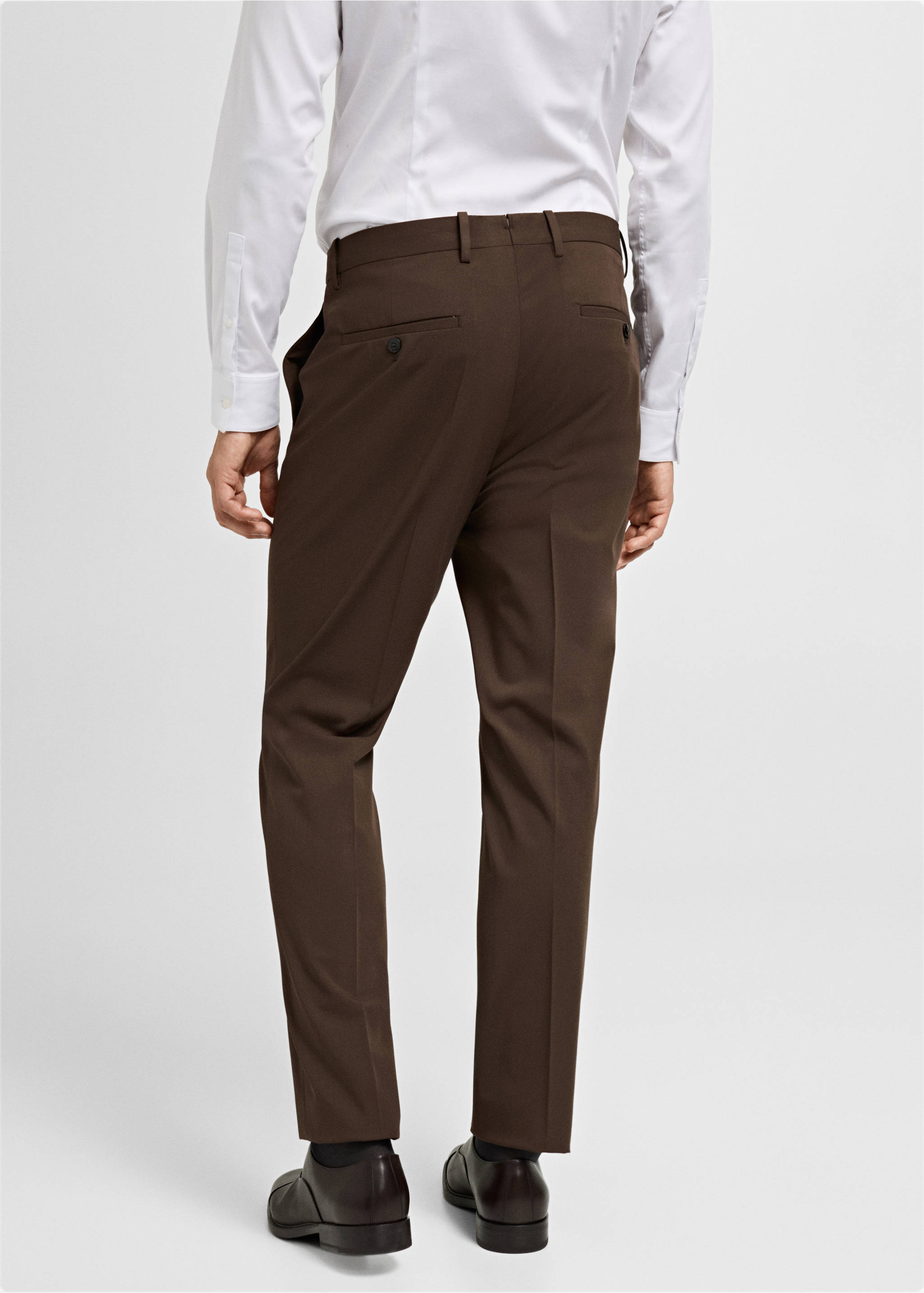 Super Slim Fit-Anzughose aus Stretchstoff - Rückseite des Artikels, Tobacco-Braun. Ref: 77014444-00.