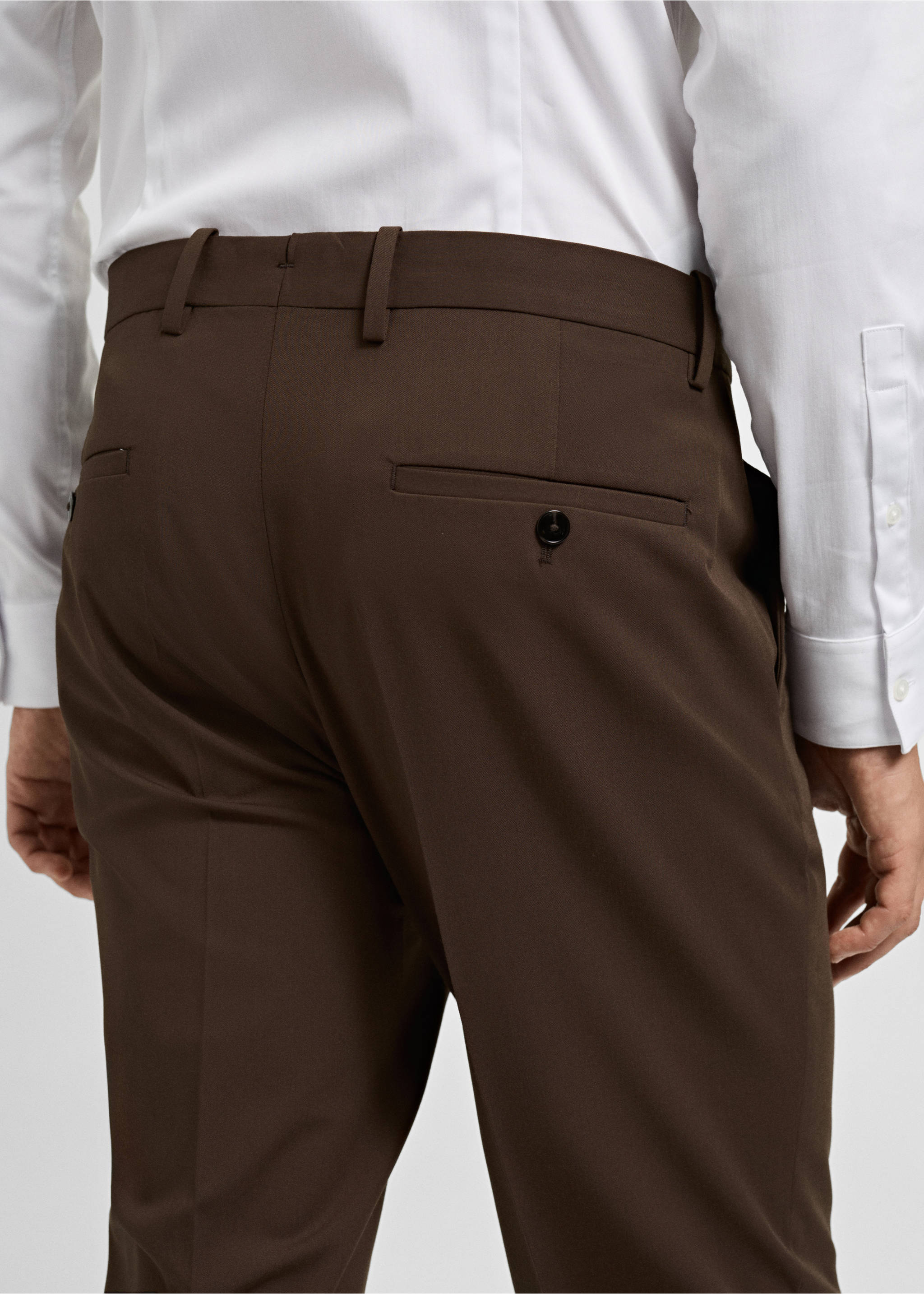 Super Slim Fit-Anzughose aus Stretchstoff - Detail des Artikels 3, Tobacco-Braun. Ref: 77014444-00.