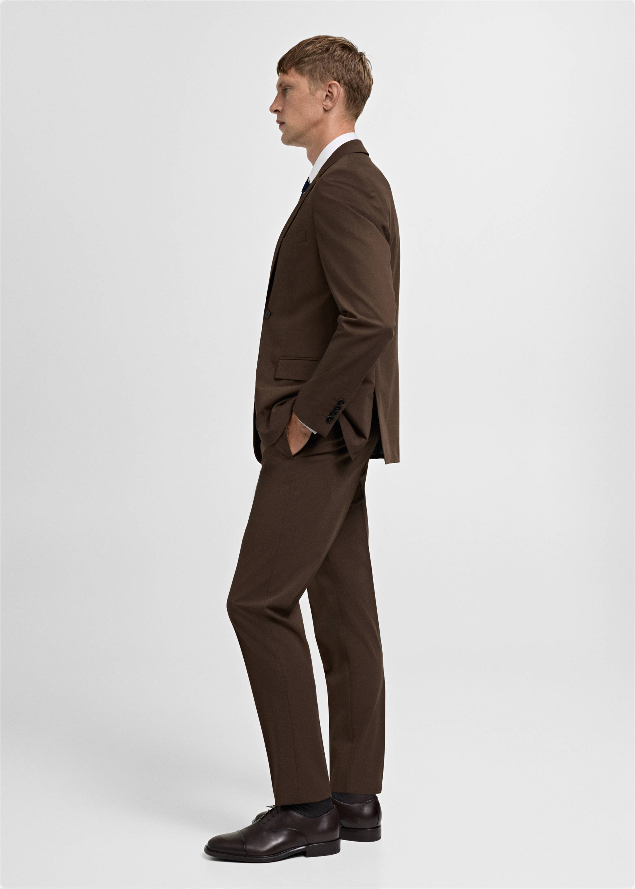 Super Slim Fit-Anzughose aus Stretchstoff - Detail des Artikels 2, Tobacco-Braun. Ref: 77014444-00.