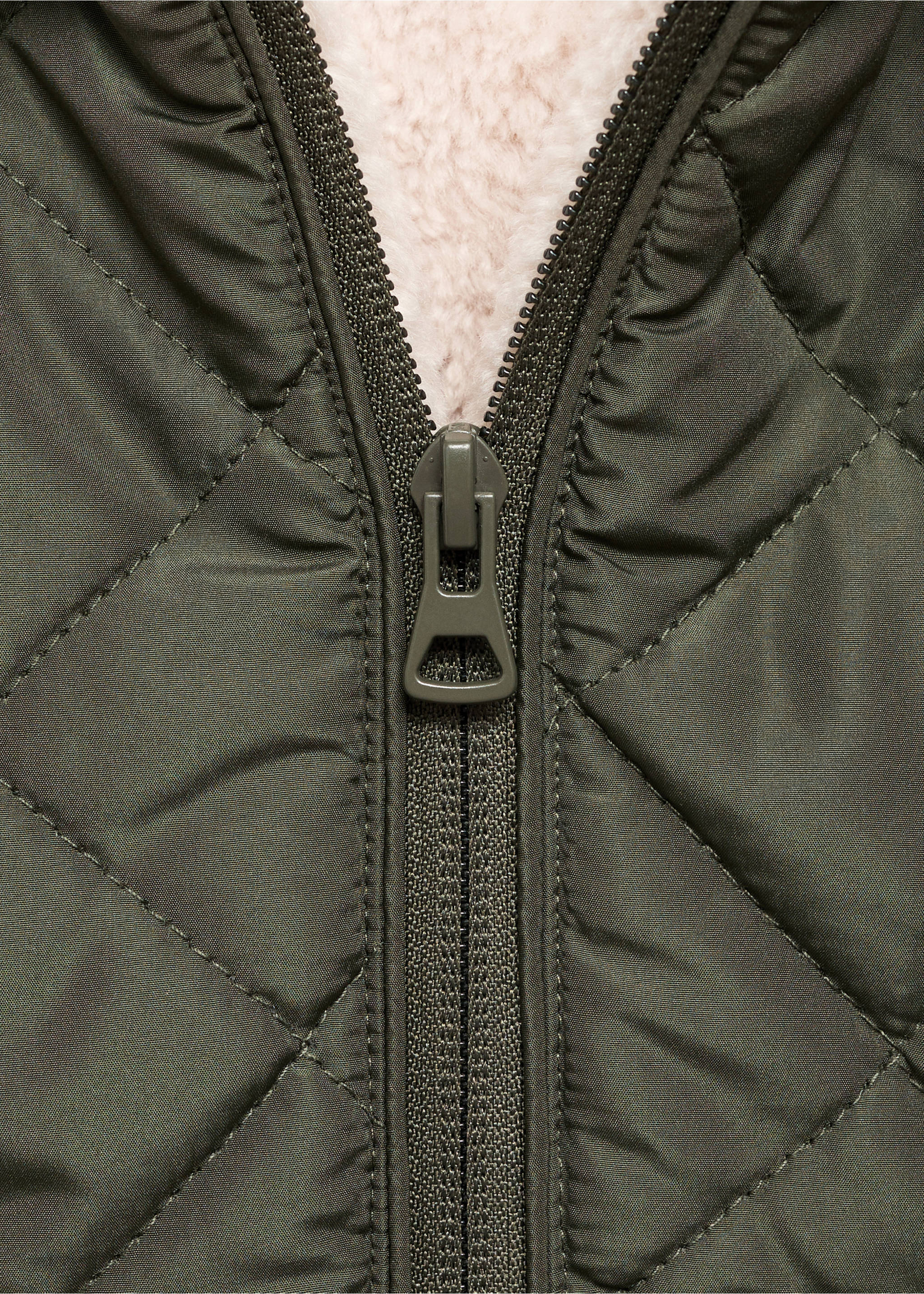 Padded anorak with shearling lining - Details of the article 8, Khaki. Ref: 77014762-00.
