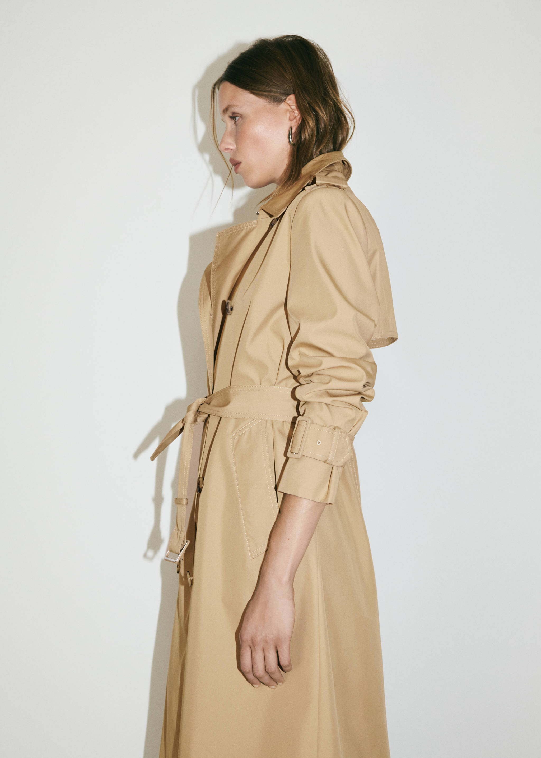 Double-breasted cotton trench coat - Details of the article 6, Medium Brown. Ref: 77014765-00.