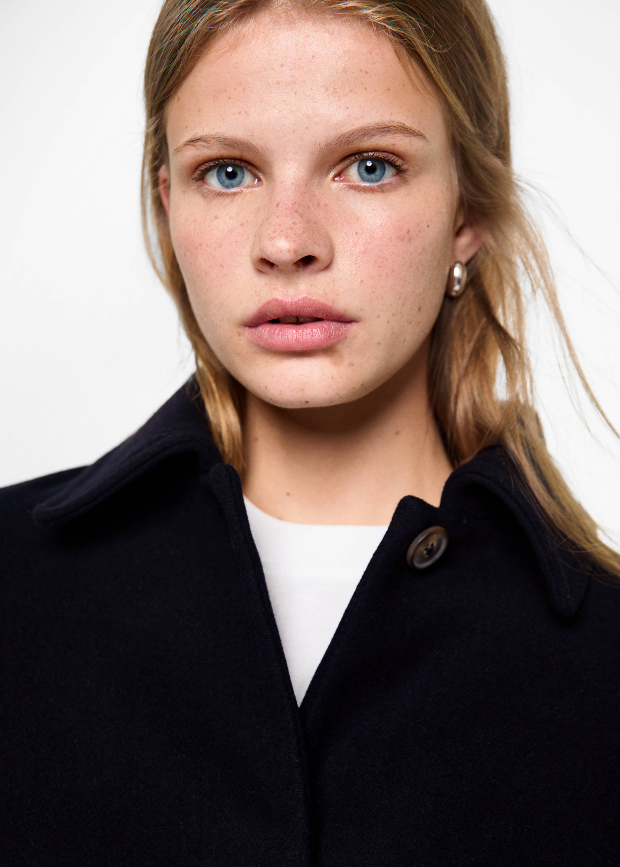 Short cloth coat - Details of the article 1