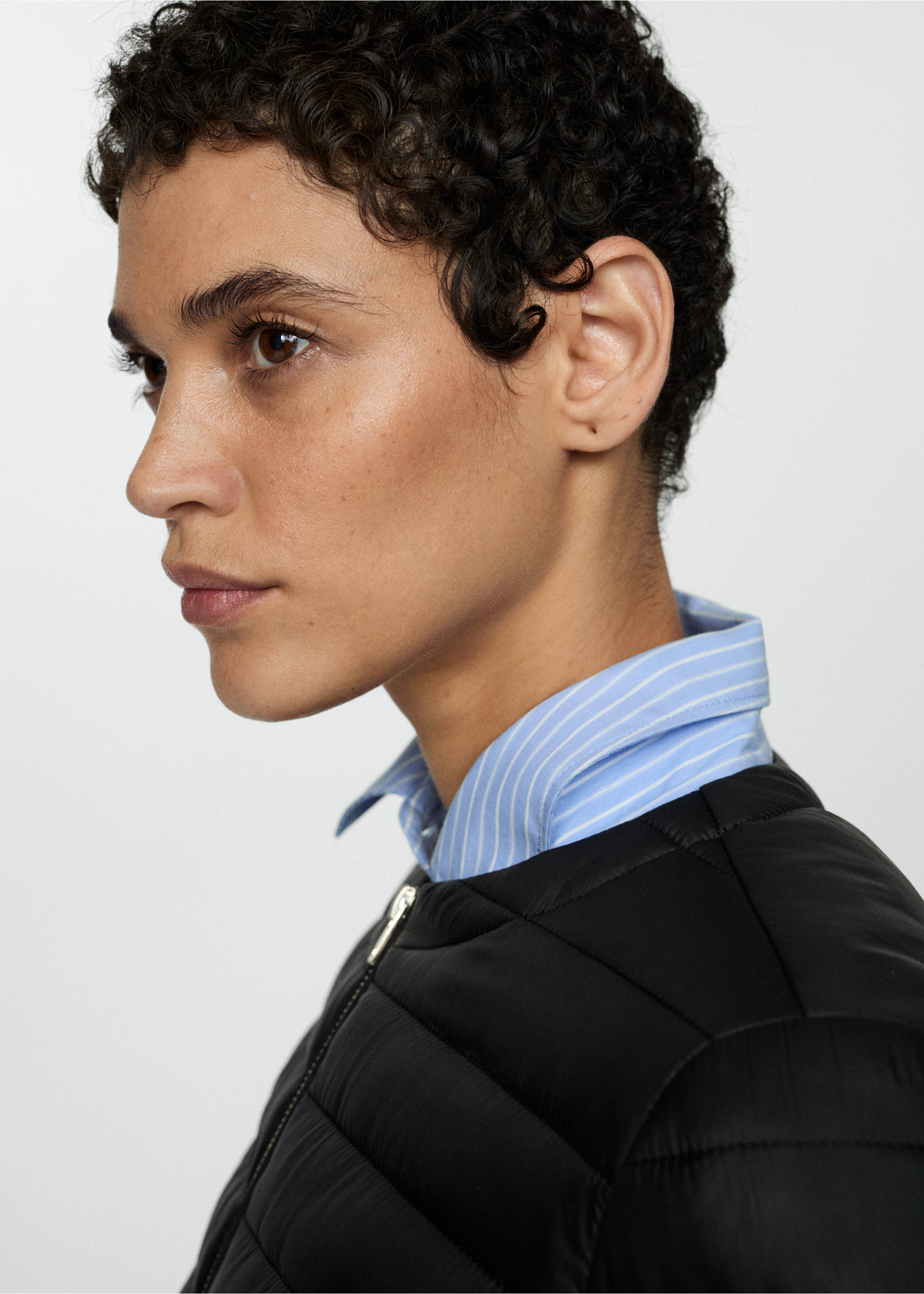 Pocket quilted jacket - Details of the article 1, Black. Ref: 77015636-00.