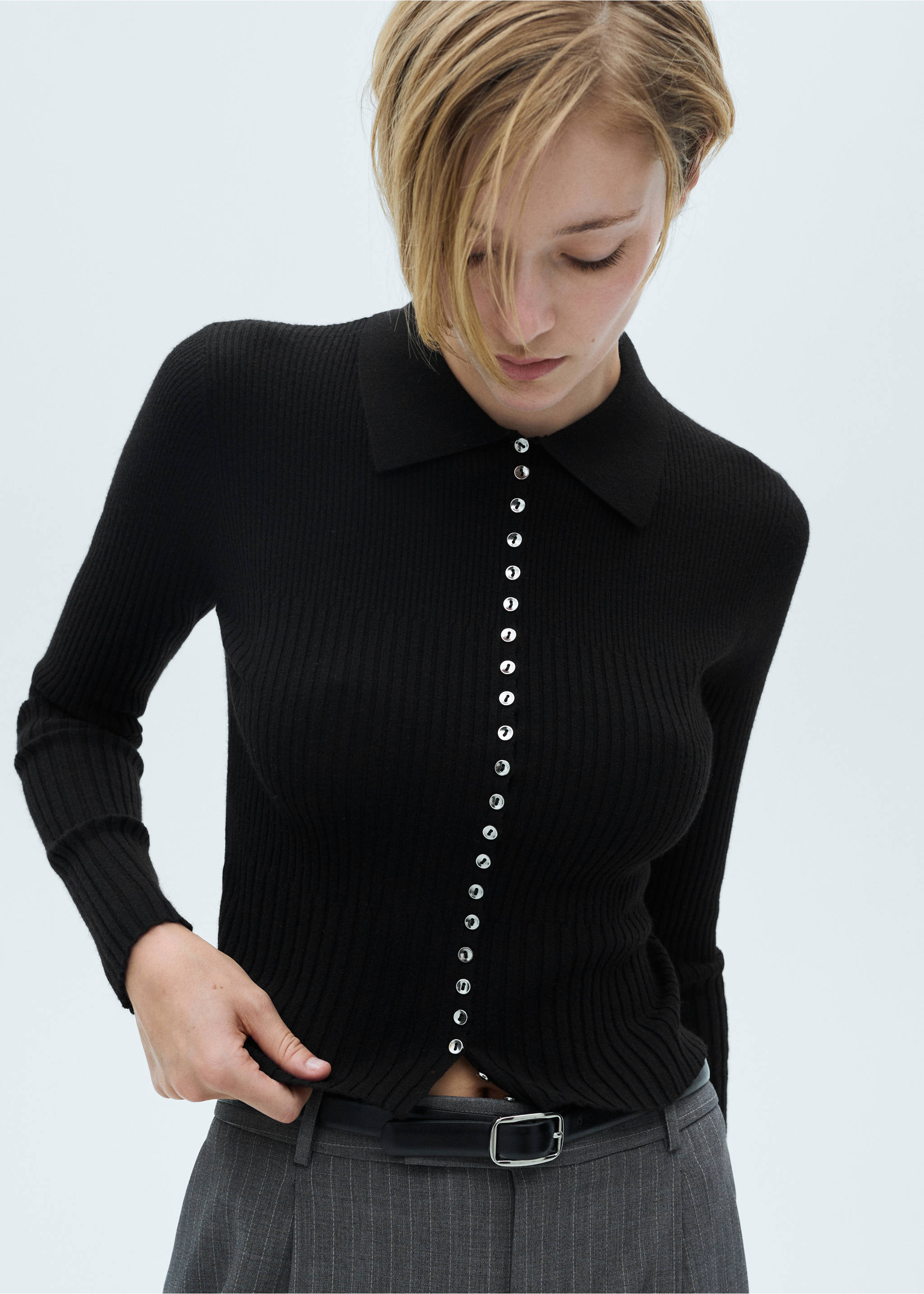 Pull-over avec boutons décoratifs - Plan moyen, Noir. Ref: 77015643-00.