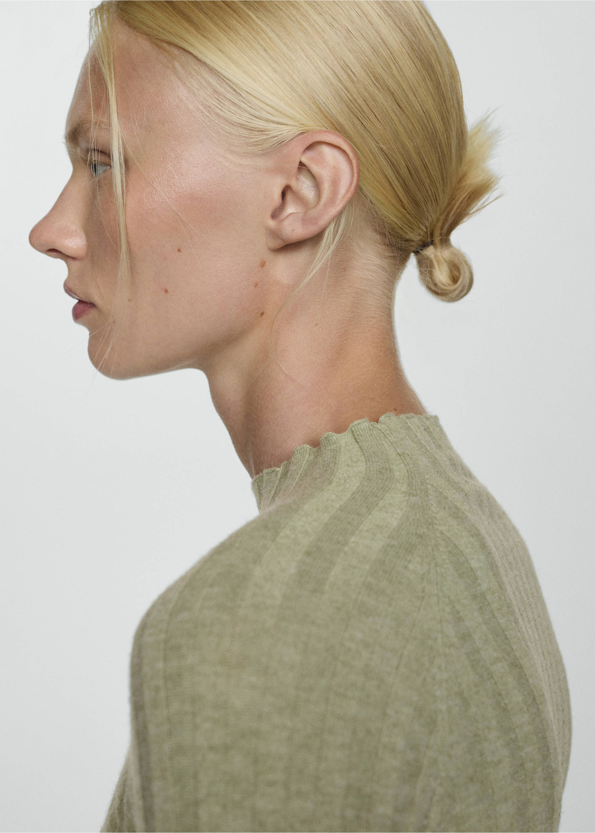 Ribbed sweater with perkins neck - Details of the article 1, Pastel Green. Ref: 77015651-00.