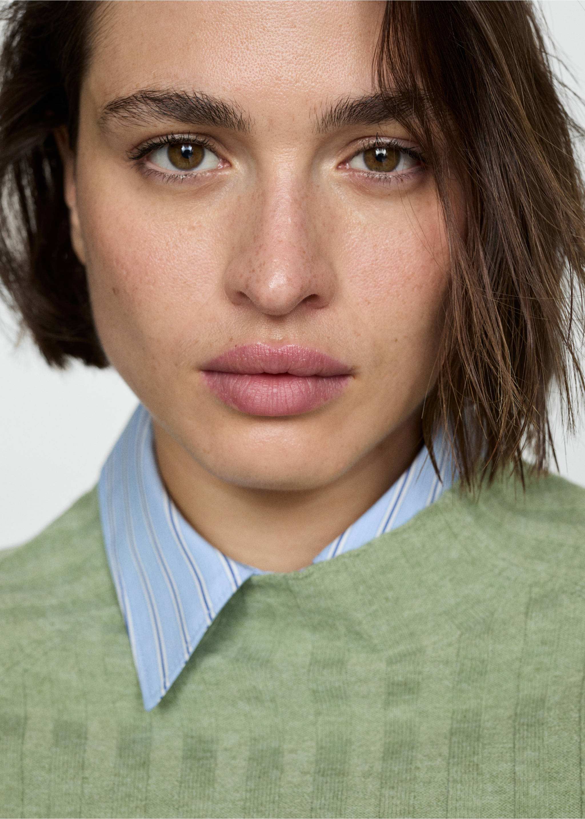 Ribbed sweater with perkins neck - Details of the article 4, Pastel Green. Ref: 77015651-00.