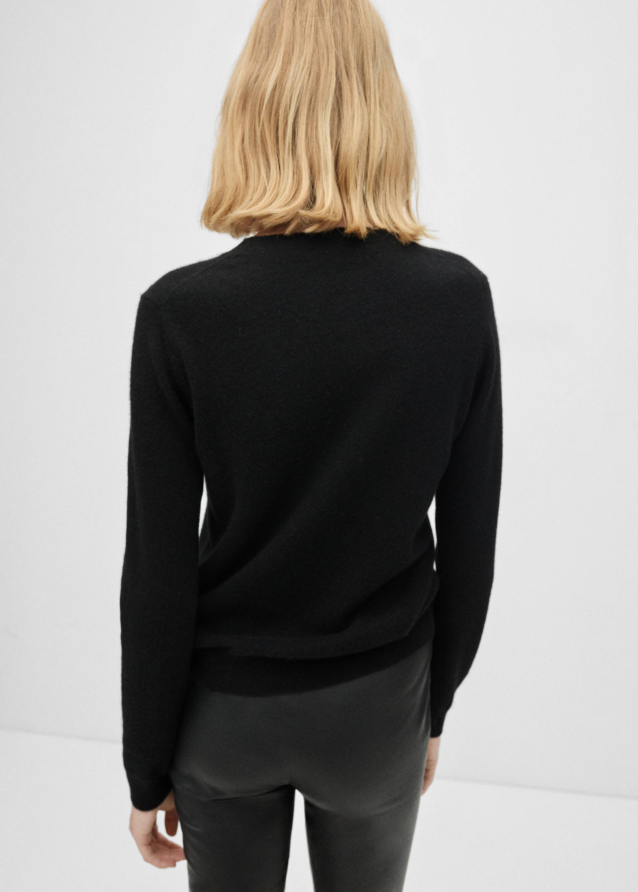 100% cashmere sweater - Reverse of the article