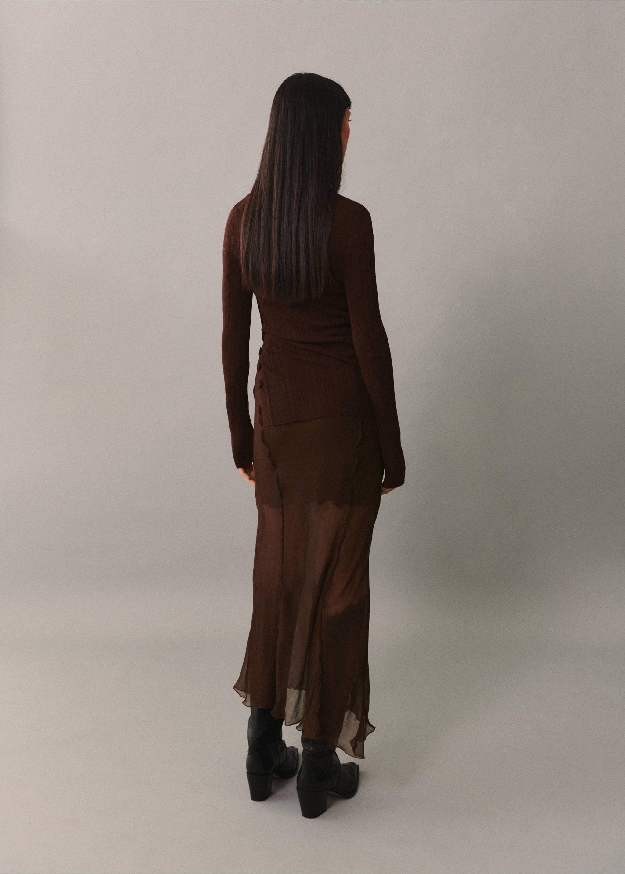 Semi-transparent t-shirt with button detail - Reverse of the article, Chocolate. Ref: 77015657-00.