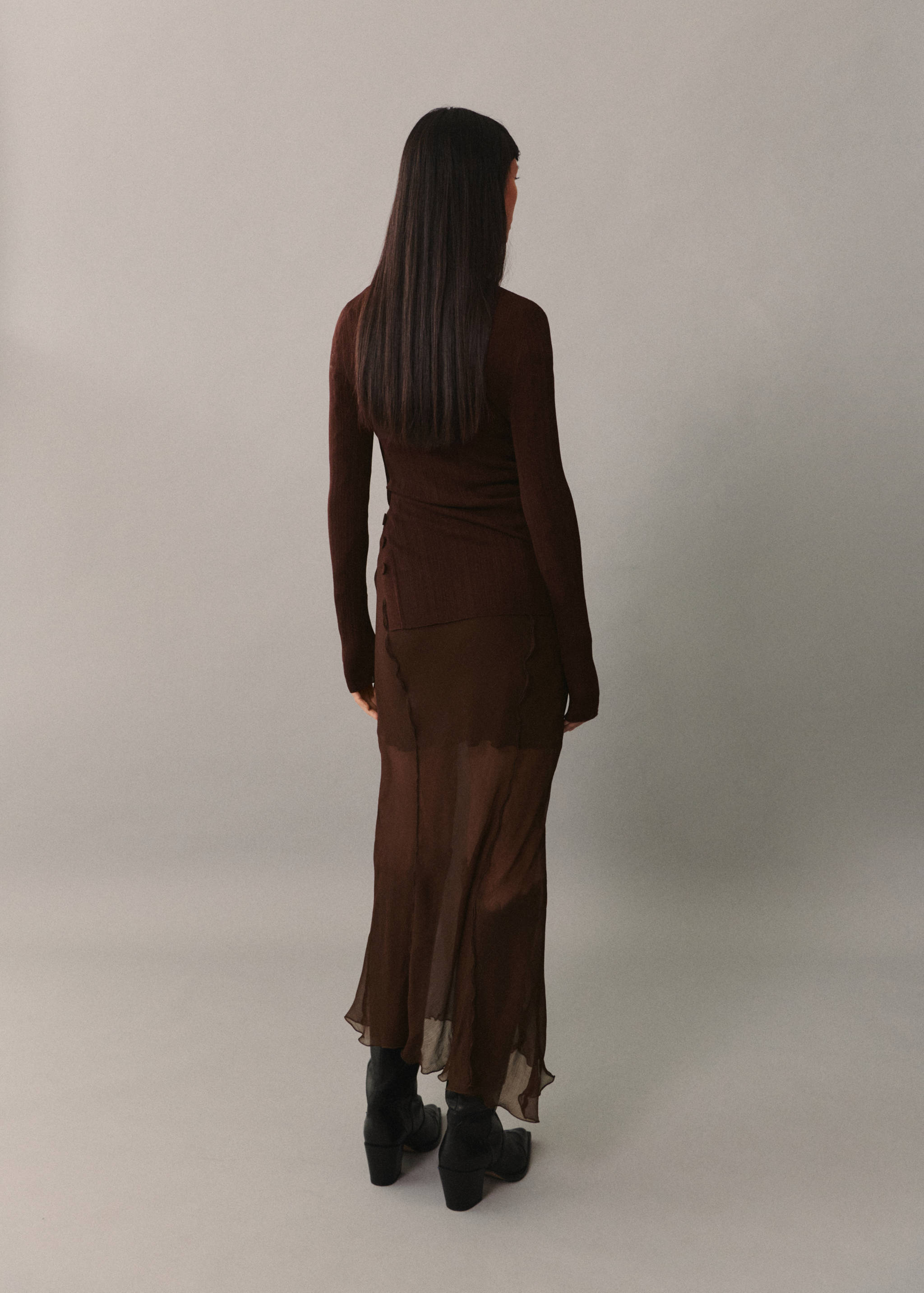 Halbdurchsichtiges T-Shirt mit Knopfdetails - Rückseite des Artikels