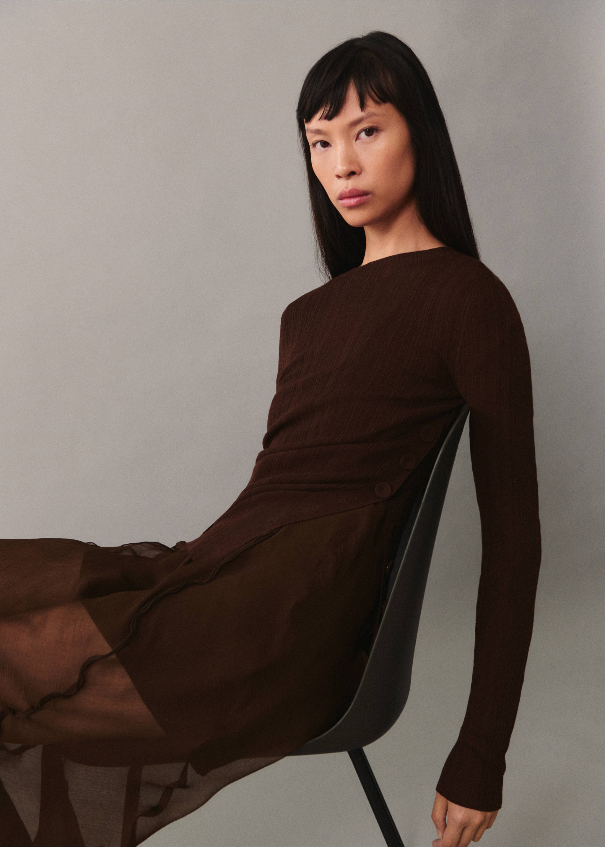 Semi-transparent t-shirt with button detail - Details of the article 2, Chocolate. Ref: 77015657-00.