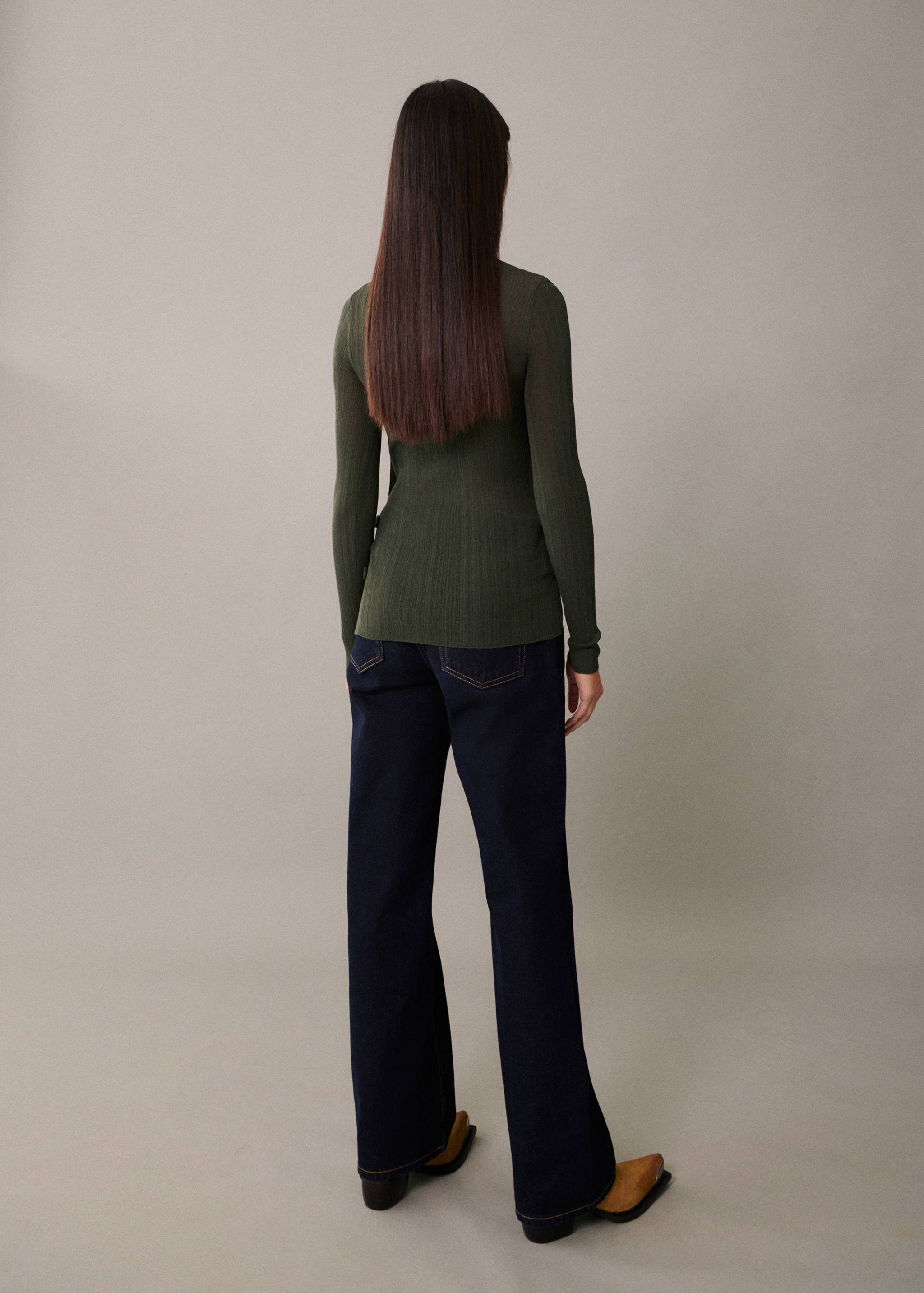 Camiseta semitransparente detalle botones - Reverso del artículo