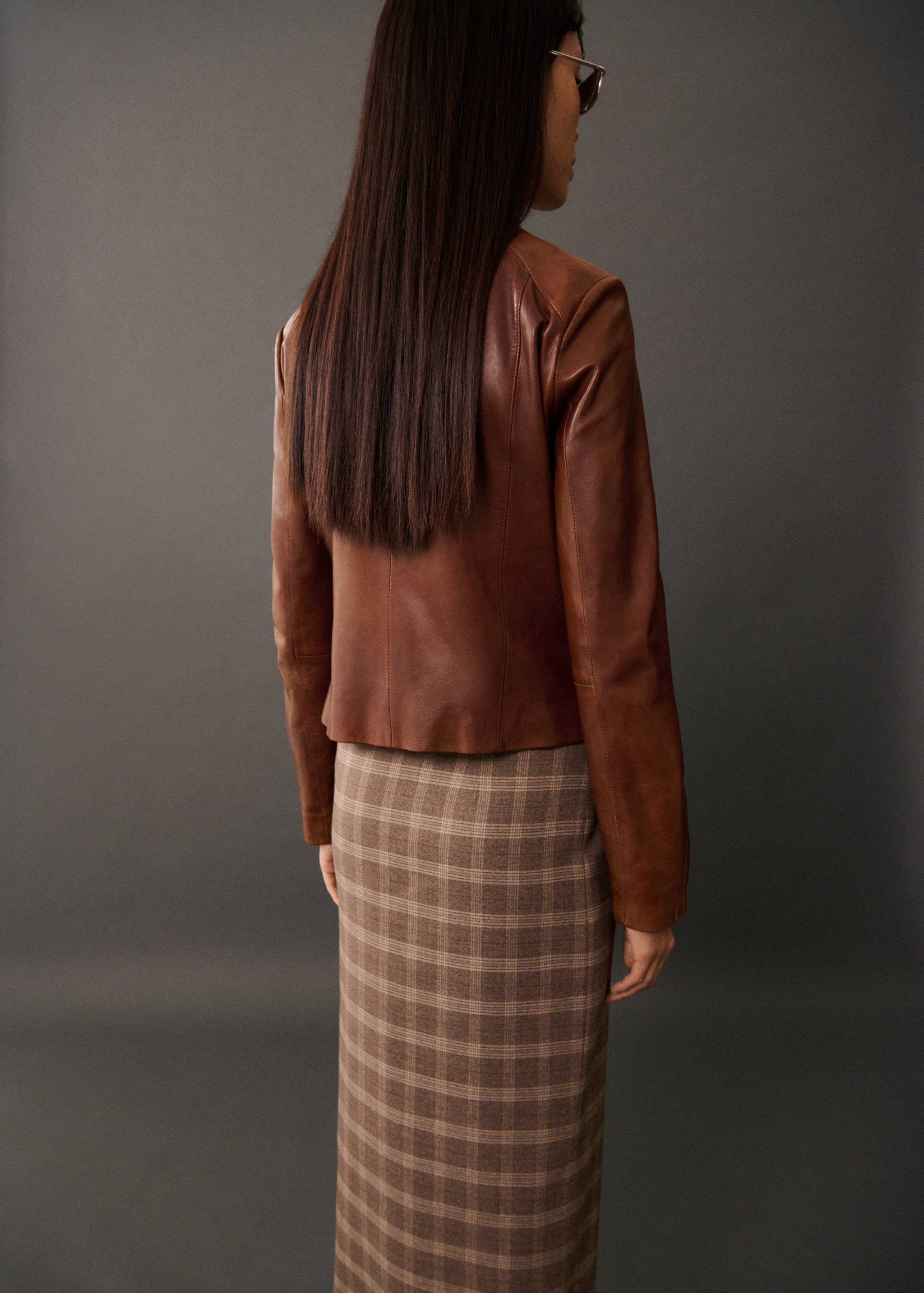 Leather zipper jacket - Reverse of the article