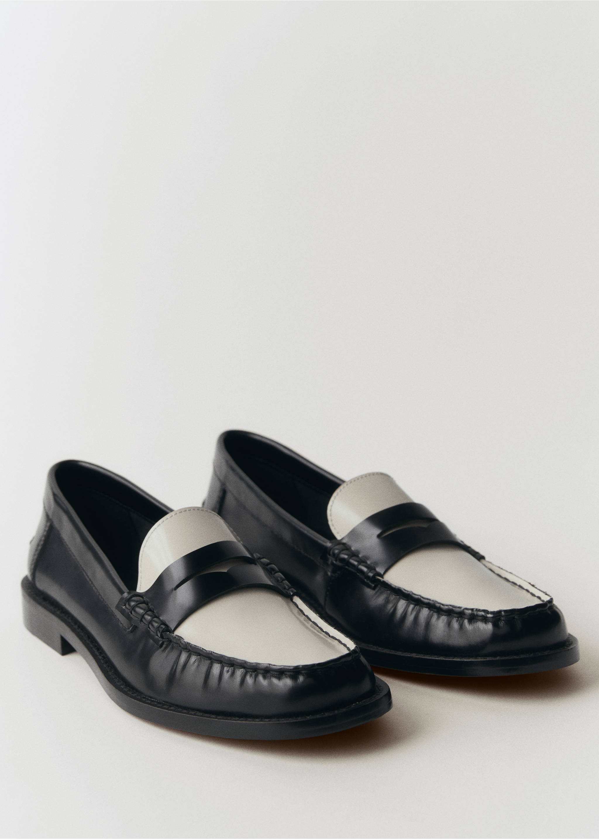 Two-tone leather loafers - Medium plane, Black. Ref: 77015666-00.
