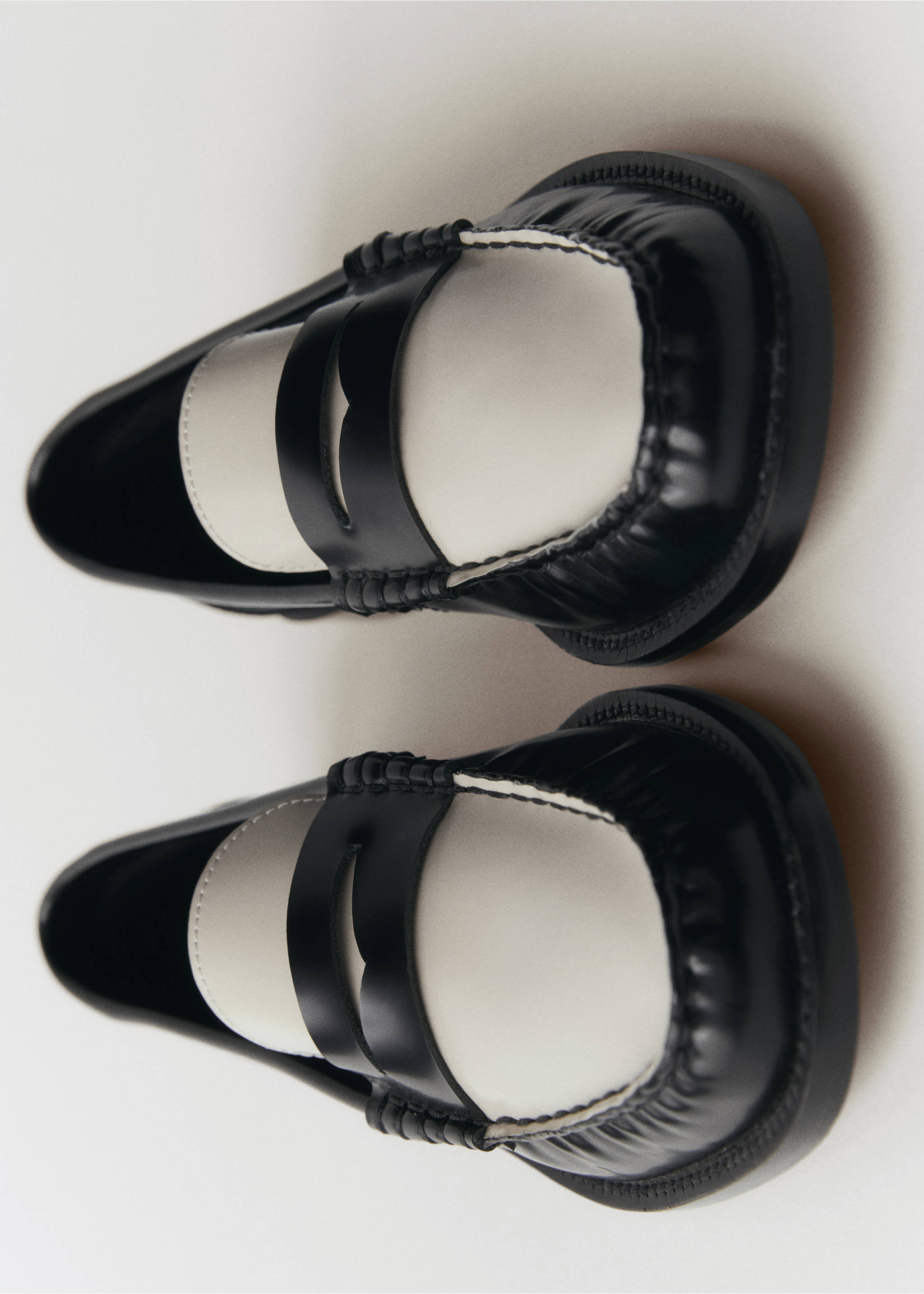 Two-tone leather loafers - Details of the article 3, Black. Ref: 77015666-00.