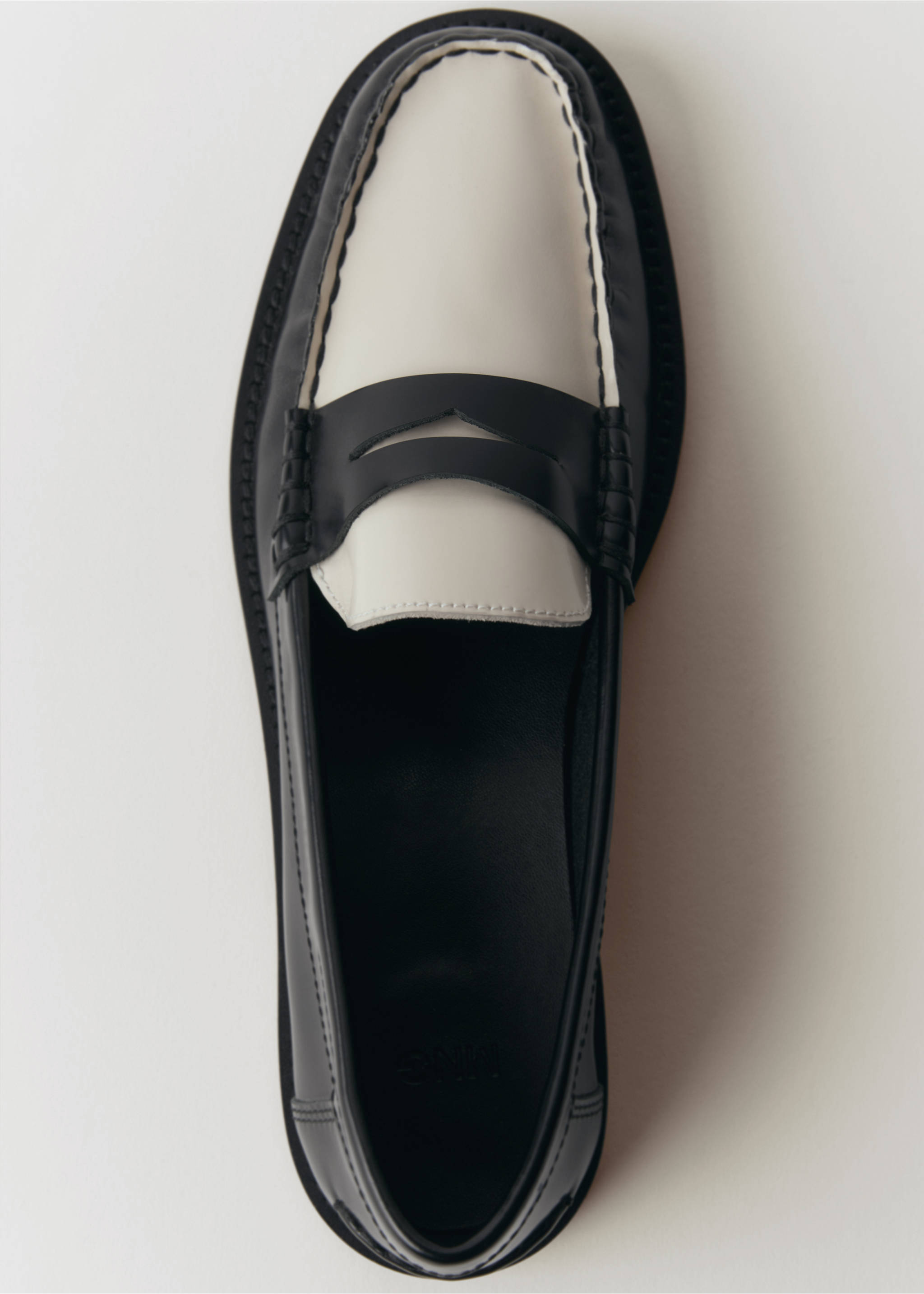 Two-tone leather loafers - Details of the article 4, Black. Ref: 77015666-00.