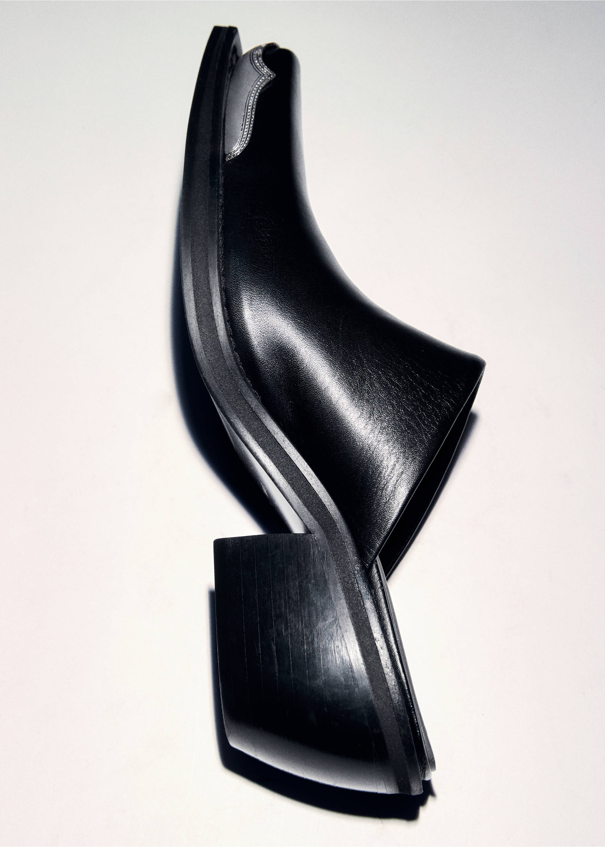 Leather shoes with metallic toe - Details of the article 5, Black. Ref: 77015668-00.