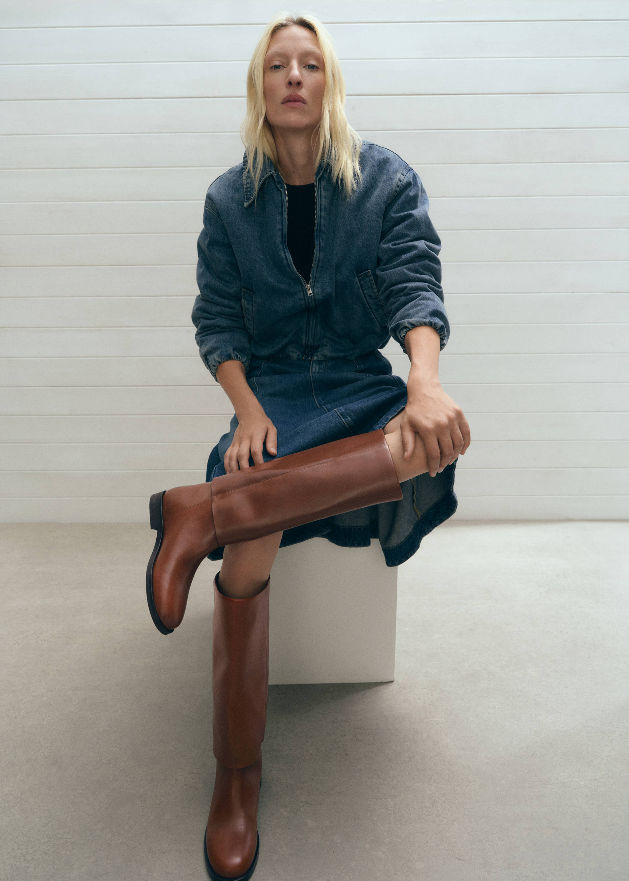 Leather boots with decorative buckle - Details of the article 9, Cognac. Ref: 77015672-00.