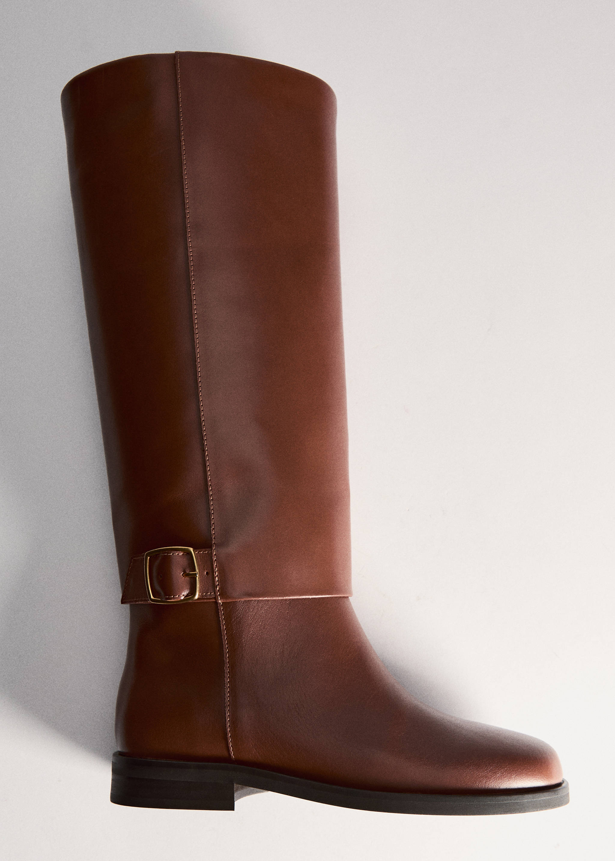 Leather boots with decorative buckle - Details of the article 5