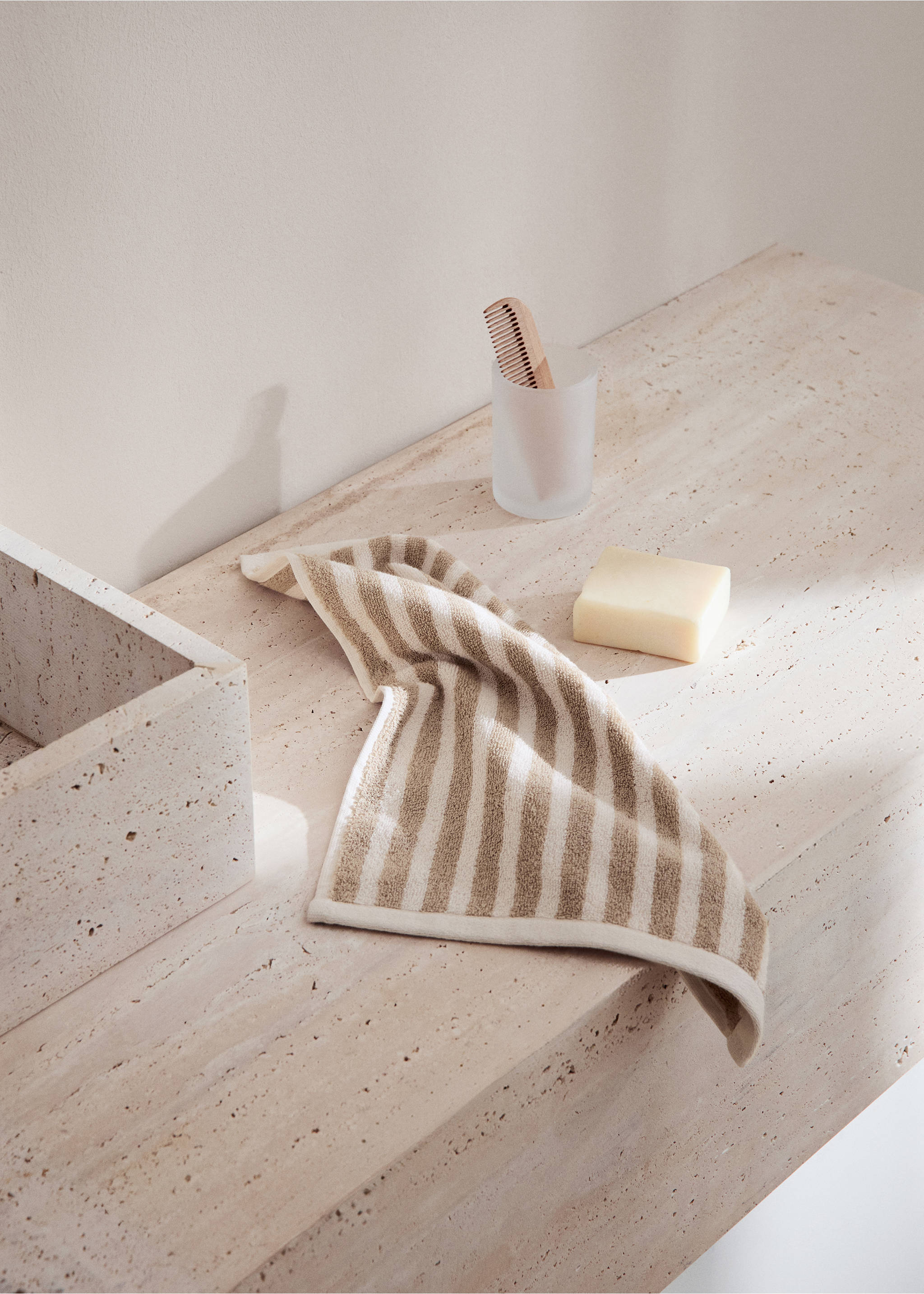 100% katoenen badhanddoek streepdesign 30x50cm - Overzichtstekening, Open beige. Ref: 77015675-00.