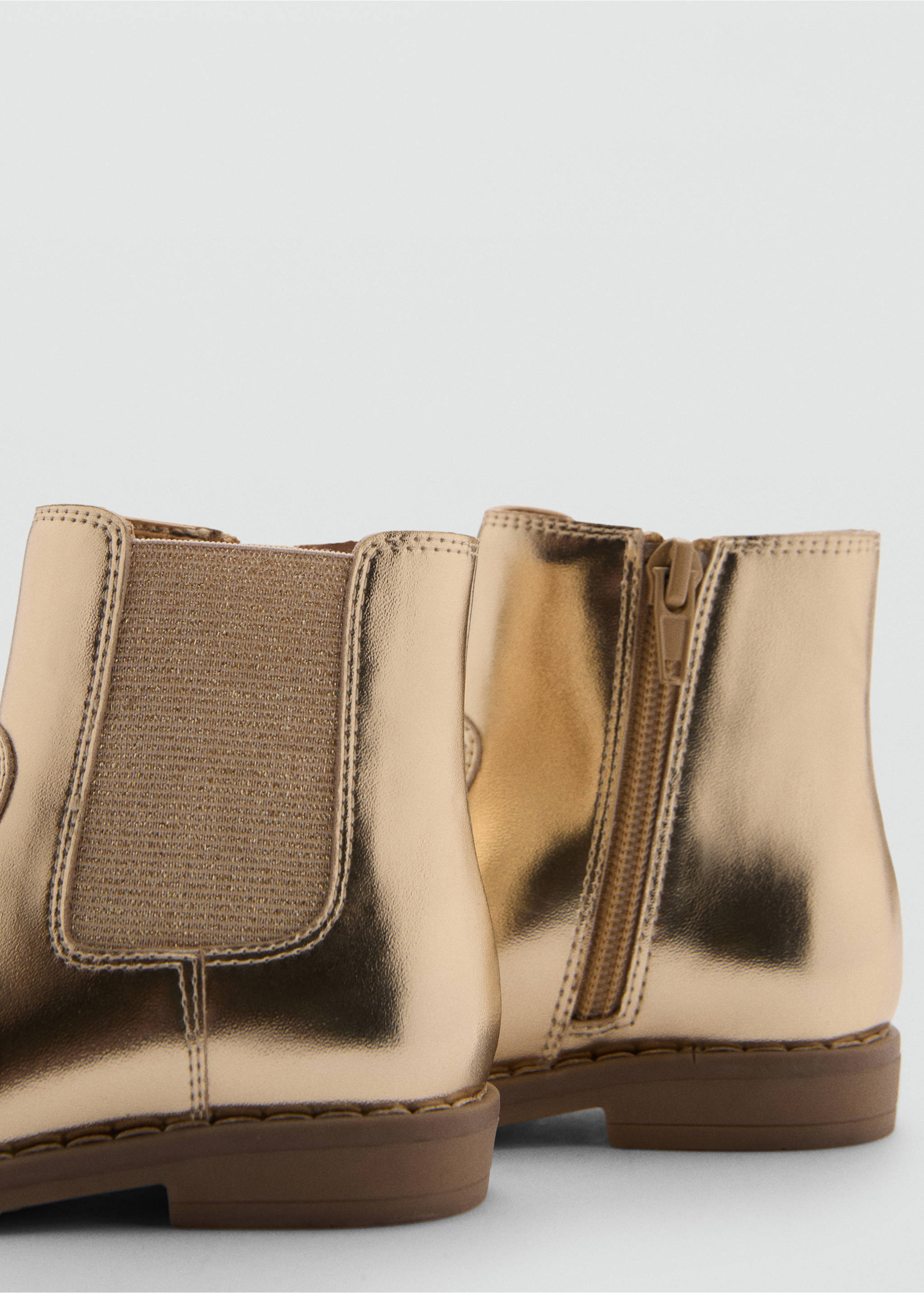 Stiefelette mit Metallic-Finish - Detail des Artikels 2, Gold. Ref: 77015971-00.