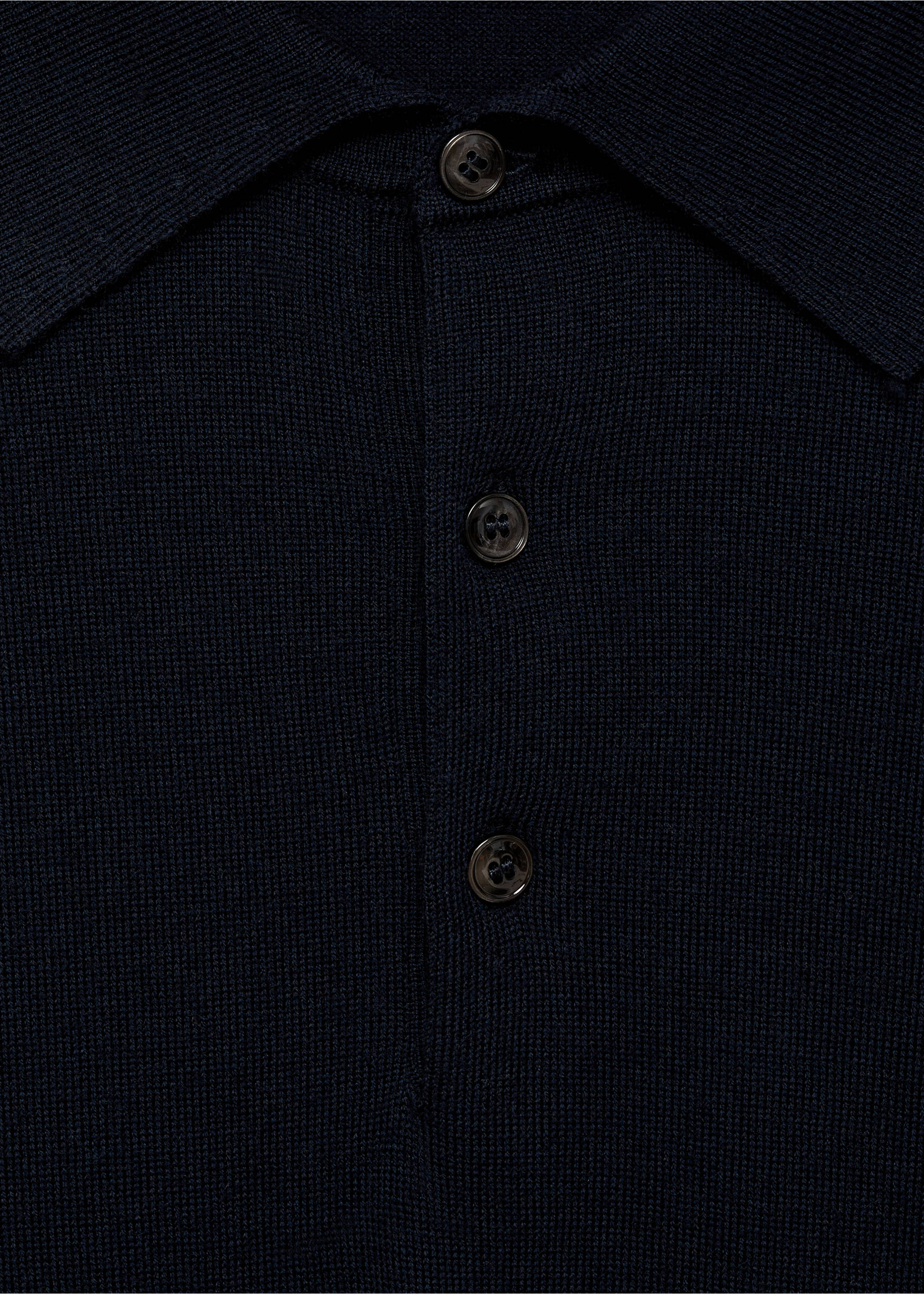 Langärmliges Poloshirt aus 100 % Merinowolle - Detail des Artikels 8, Dunkles Marineblau. Ref: 77015976-00.