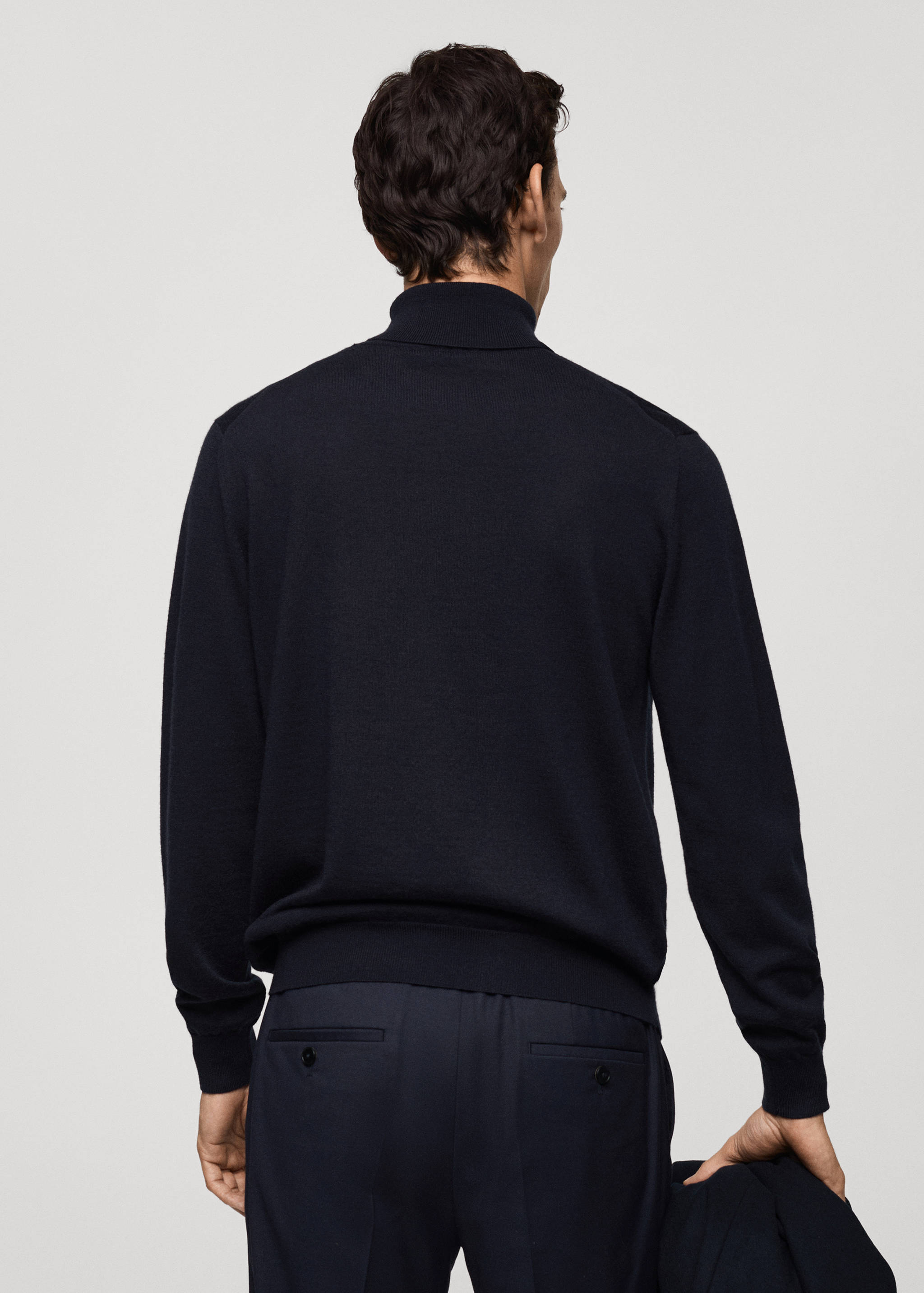 100% merino wool turtleneck sweater - Reverse of the article
