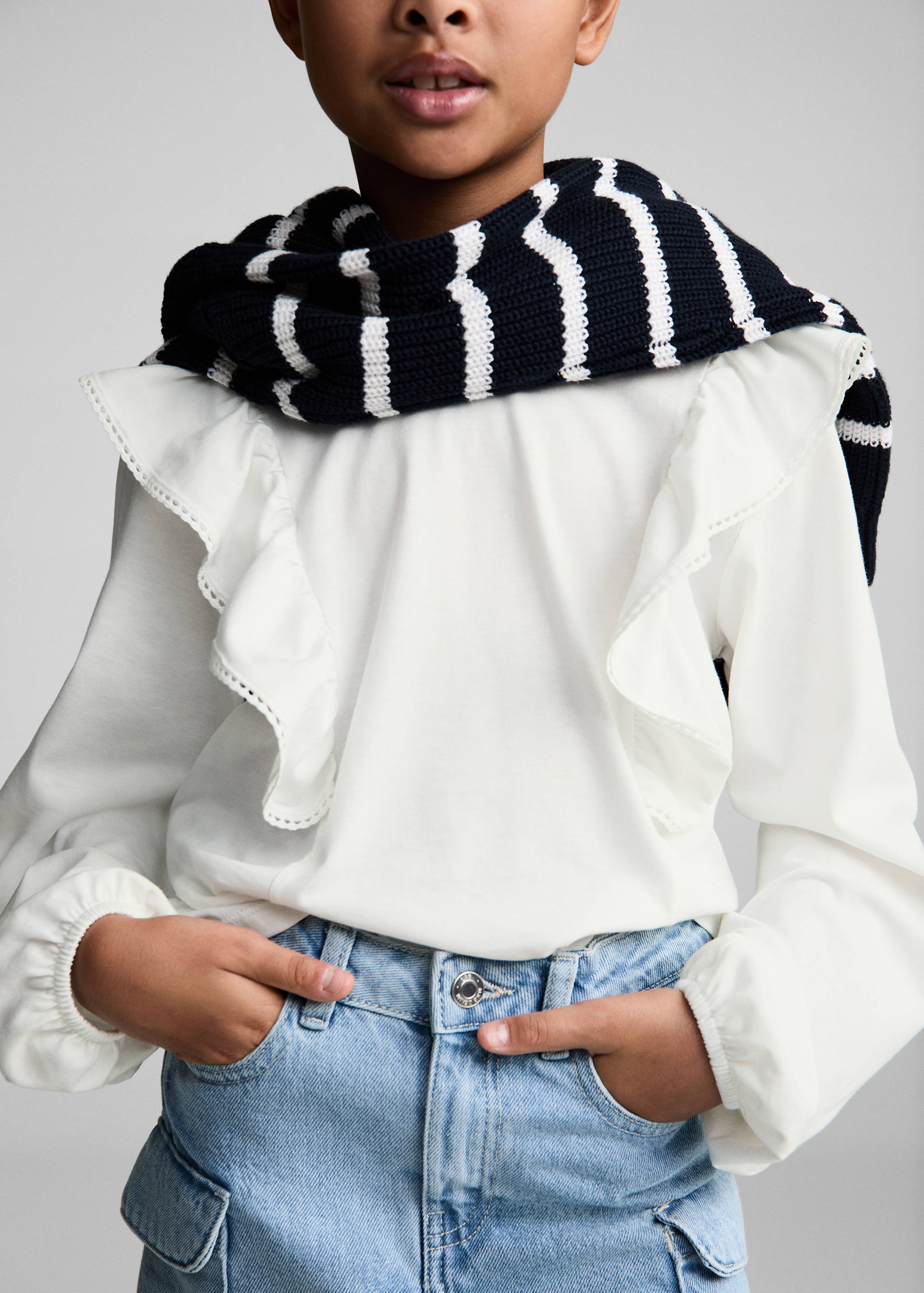 Volangblus med detaljer - Detaljer om artikeln 6