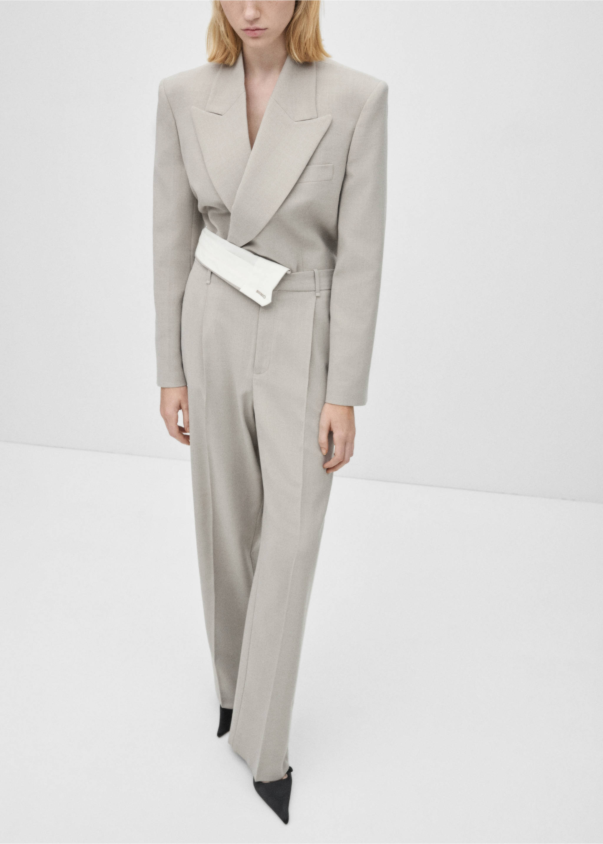 Straight fit hlače za odijelo - Prikaz srednjeg dijela, Svjetlosiva/pastelno siva. Ref: 77016357-00.