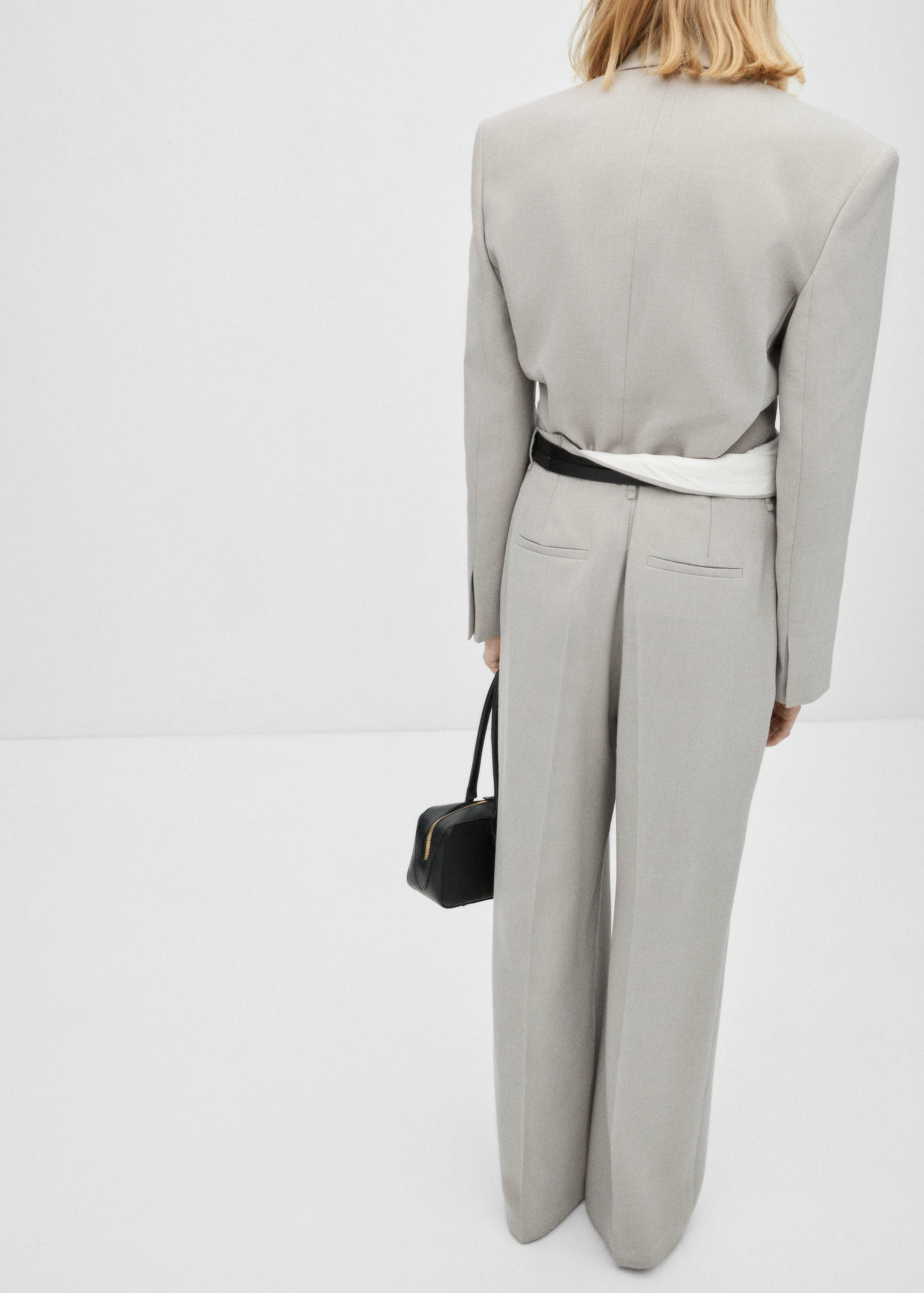 Proste spodnie od garnituru - Tylna strona artykułu