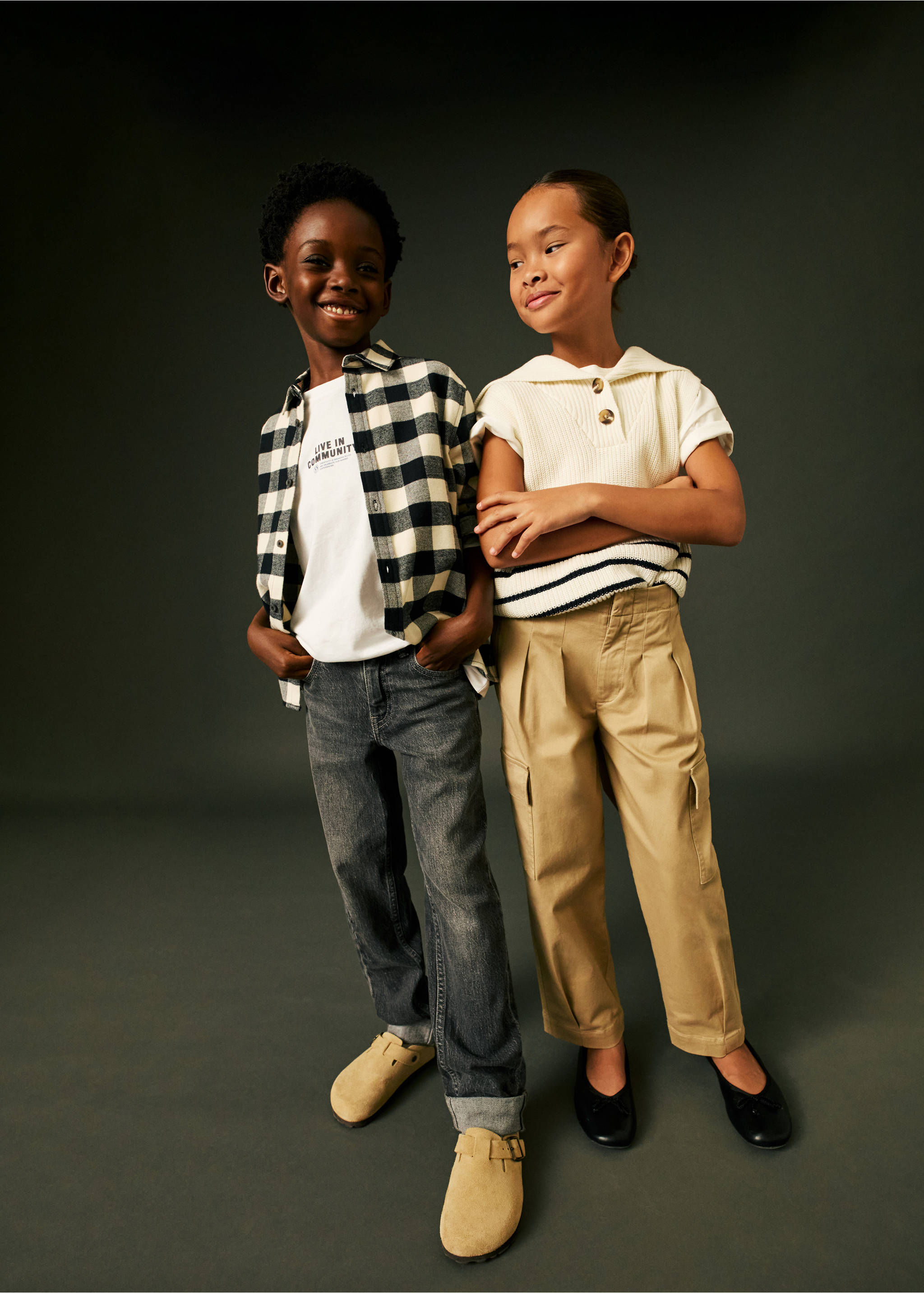 Pleated cargo pants - Details of the article 5, Medium Brown. Ref: 77016731-00.