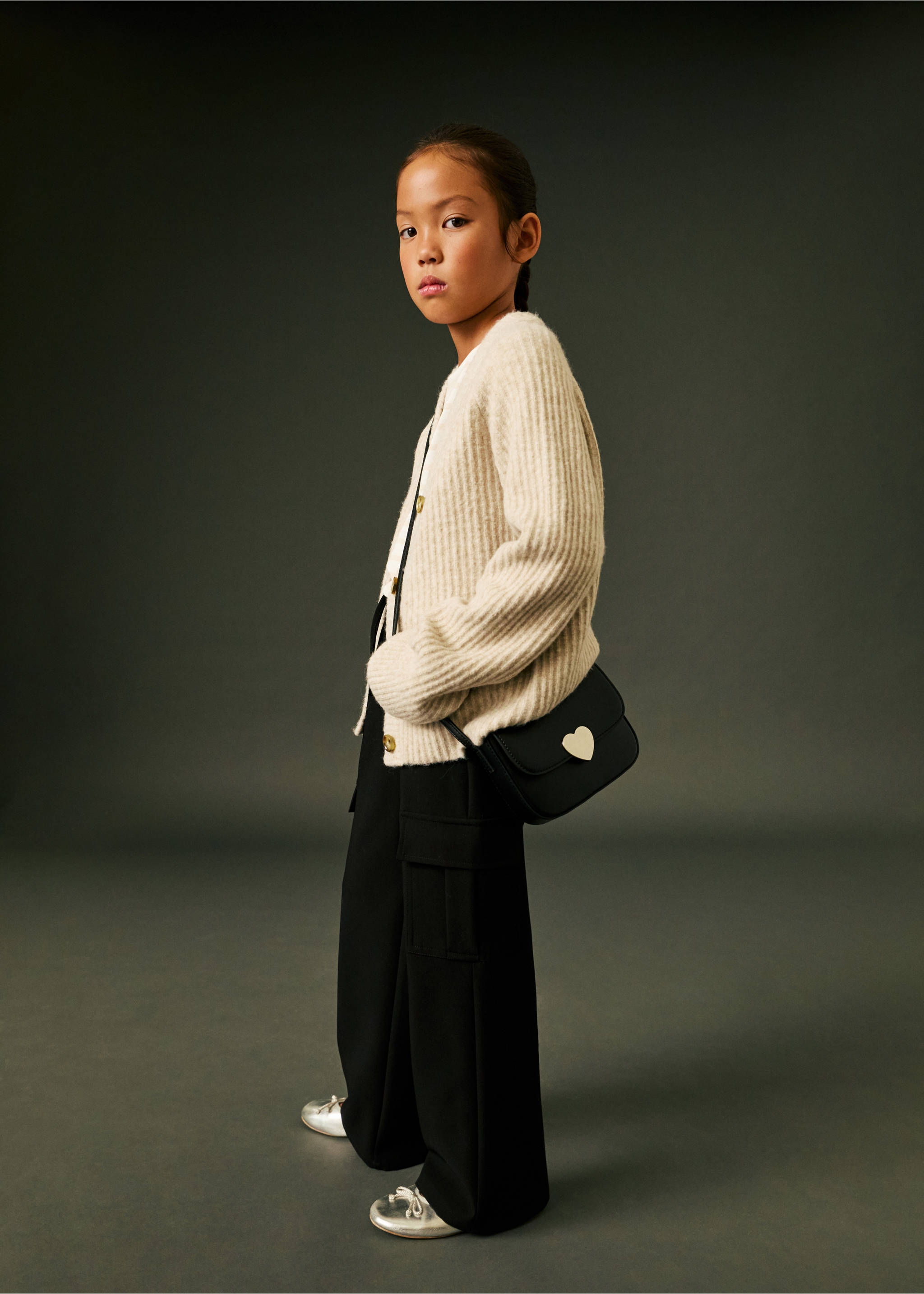 Splývavé kalhoty cargo - Detail zboží 5, Černá. Ref: 77016735-00.