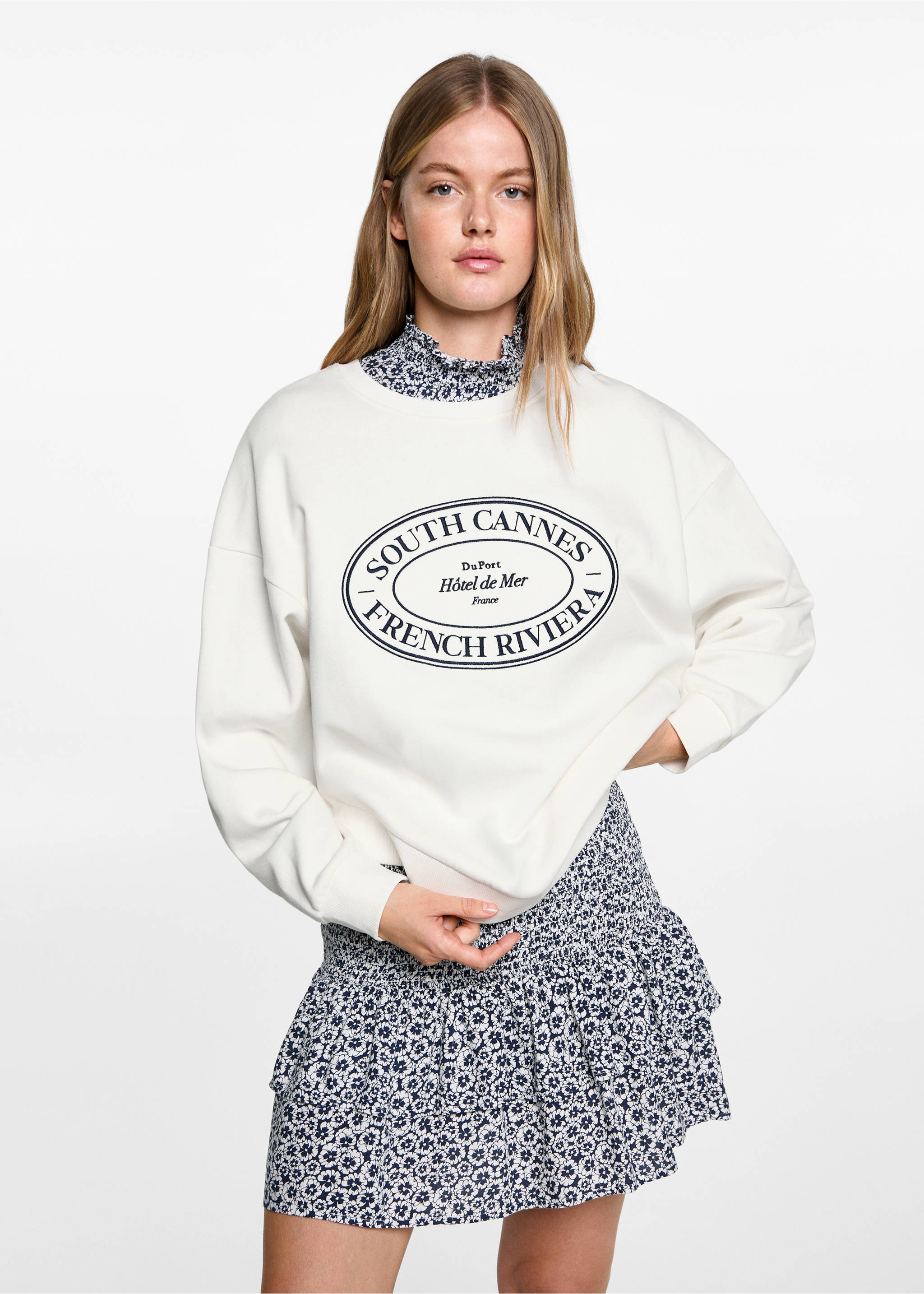 Sweat-shirt coton détails brodés - Plan moyen, Blanc cassé. Ref: 77016739-00.