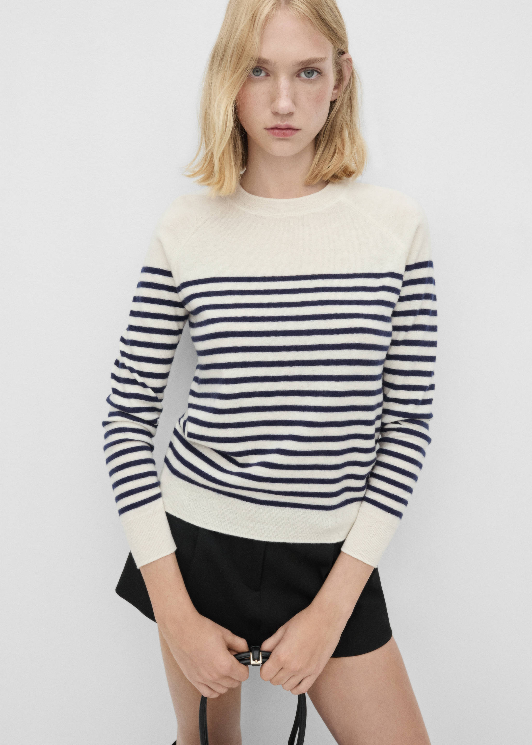 Pull-over laine col rond - Plan moyen
